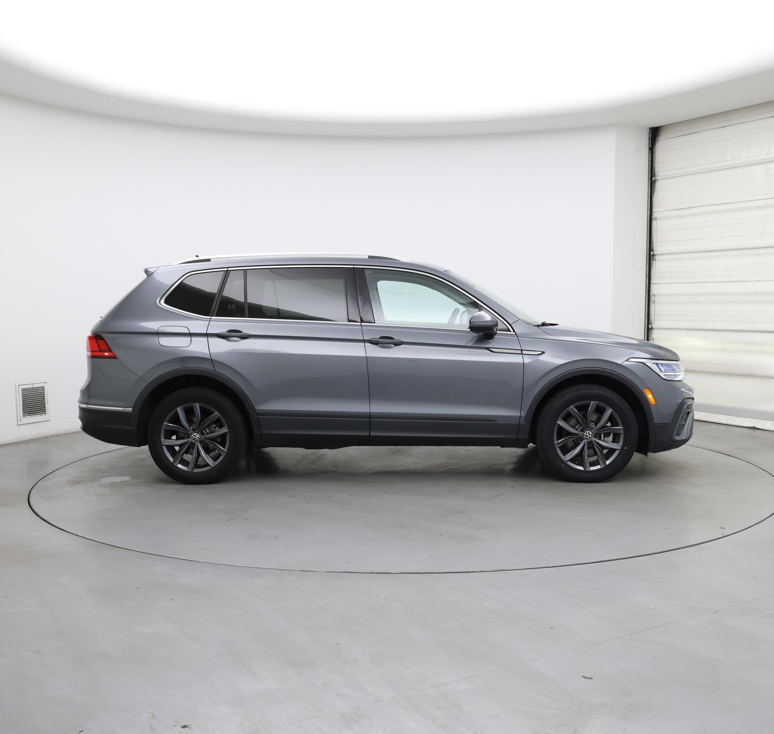 Thumbnail: 2022 Volkswagen Tiguan - 7