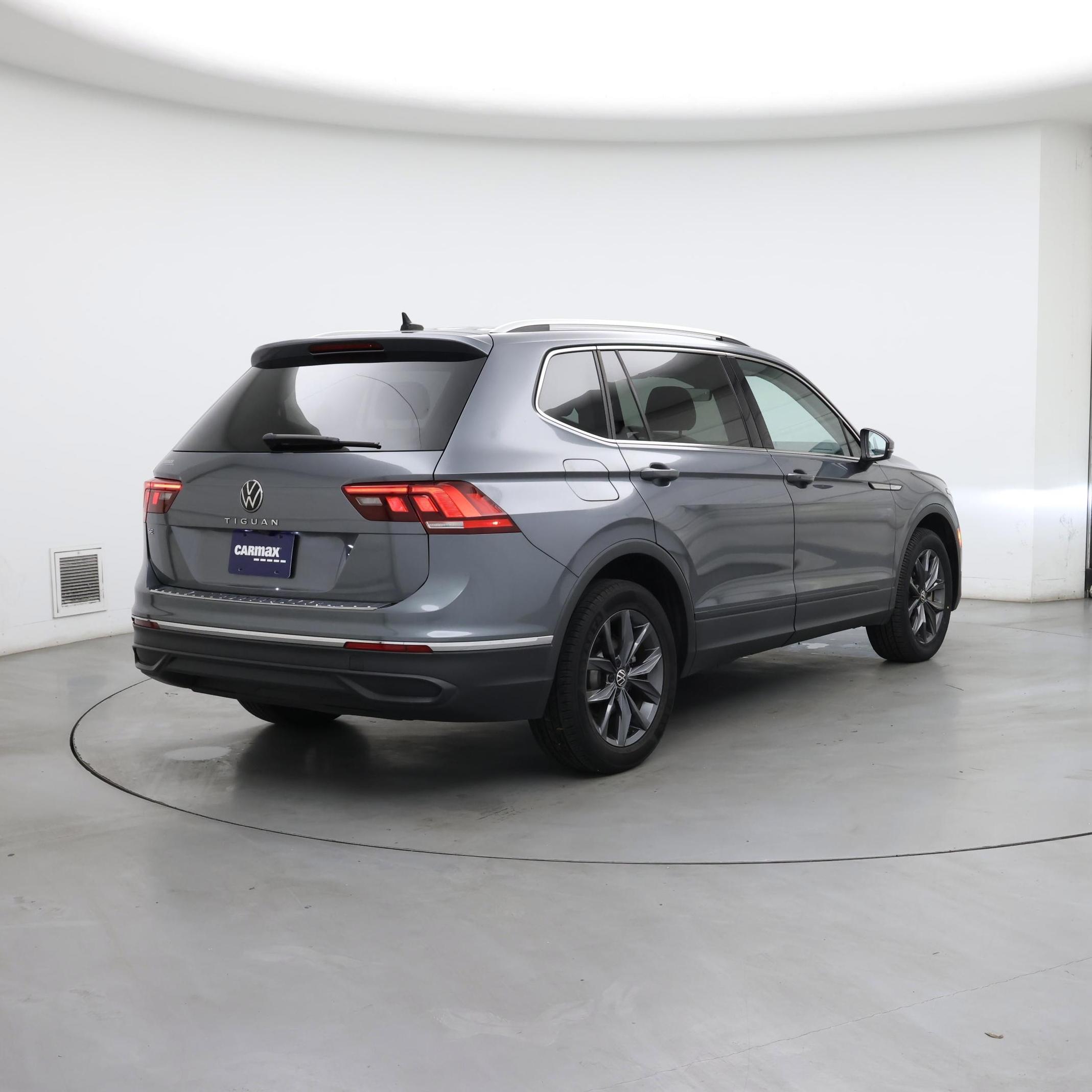 Thumbnail: 2022 Volkswagen Tiguan - 8