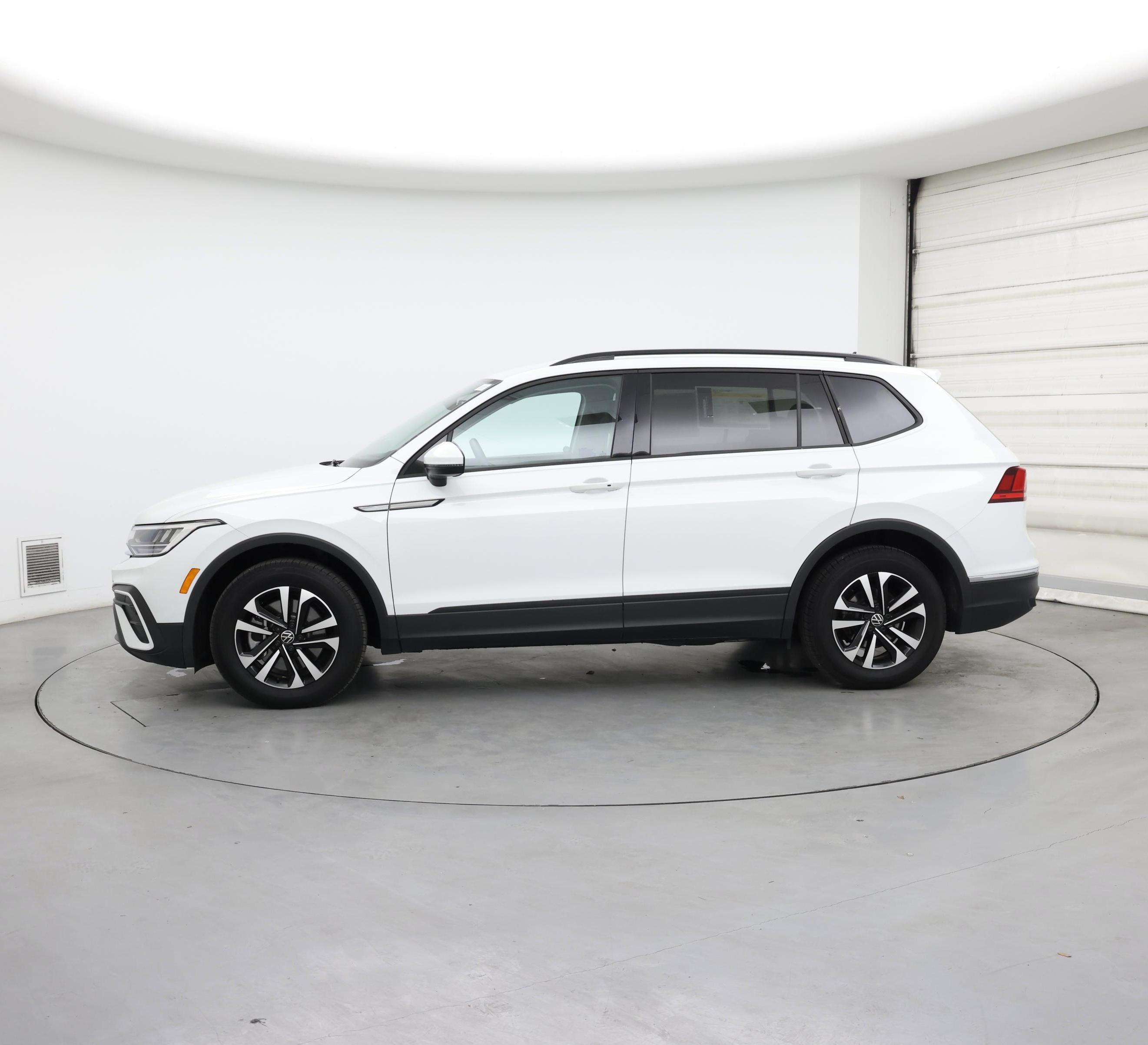 Thumbnail: 2024 Volkswagen Tiguan - 3