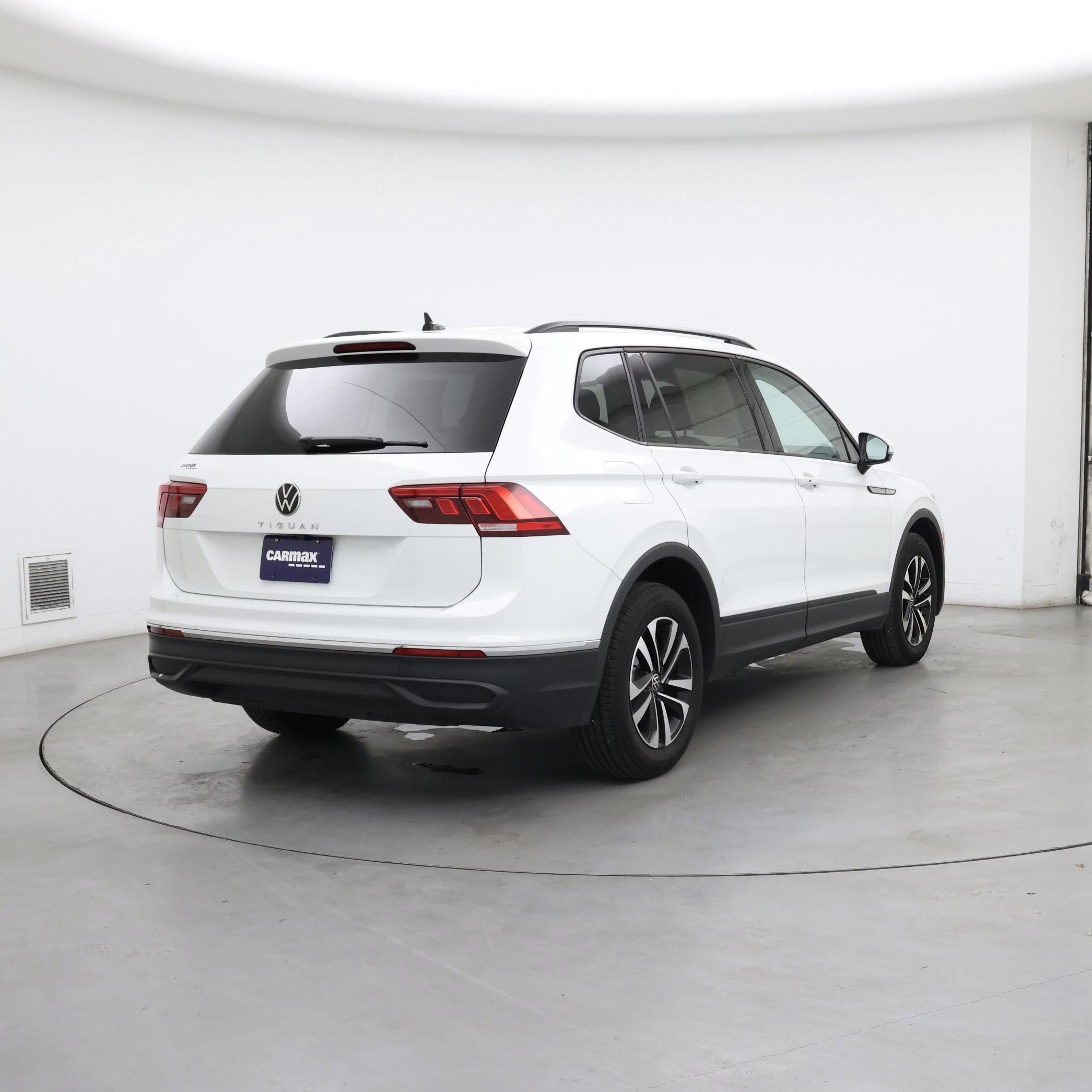 Thumbnail: 2024 Volkswagen Tiguan - 8