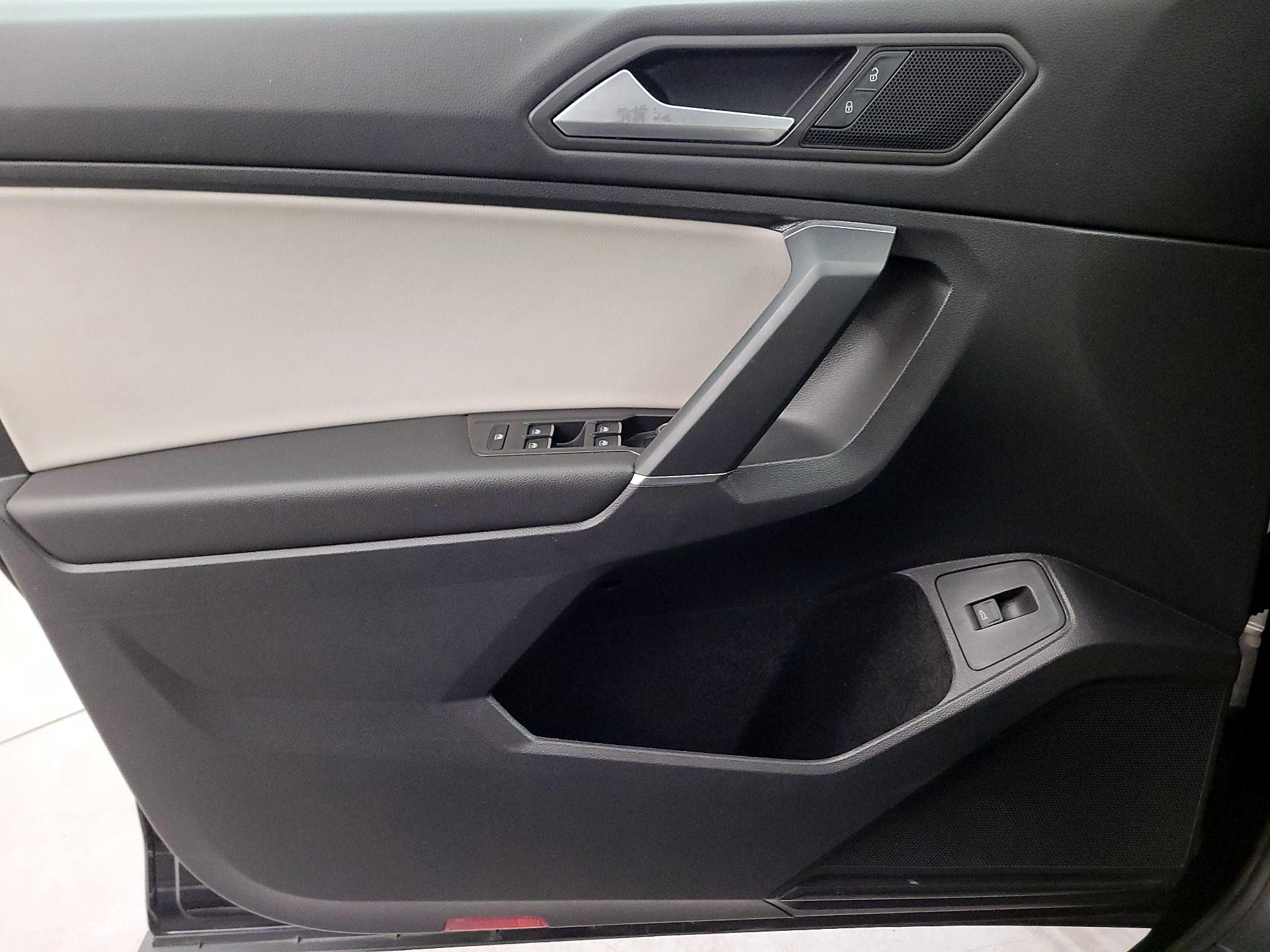 Thumbnail: 2020 Volkswagen Tiguan - 12