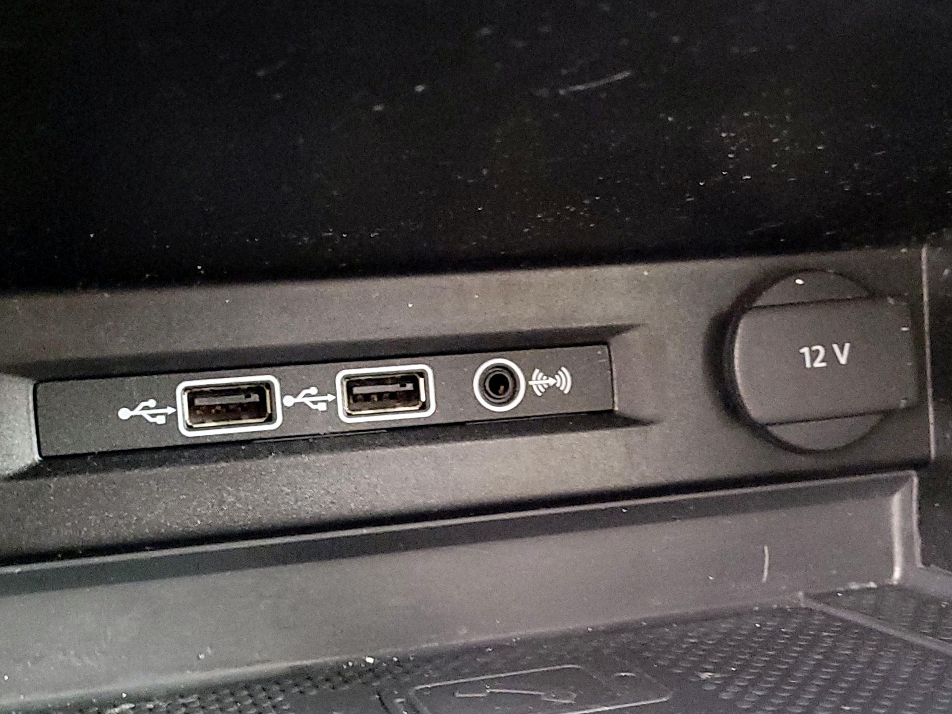 Thumbnail: 2020 Volkswagen Tiguan - 18