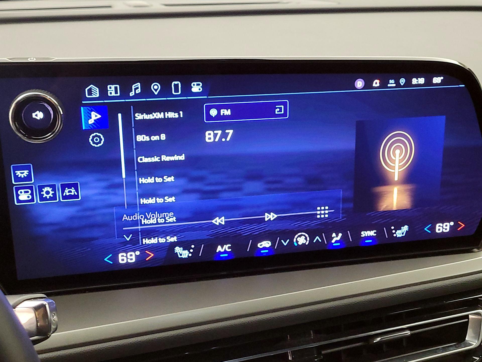 Thumbnail: 2025 Chevrolet Traverse - 15