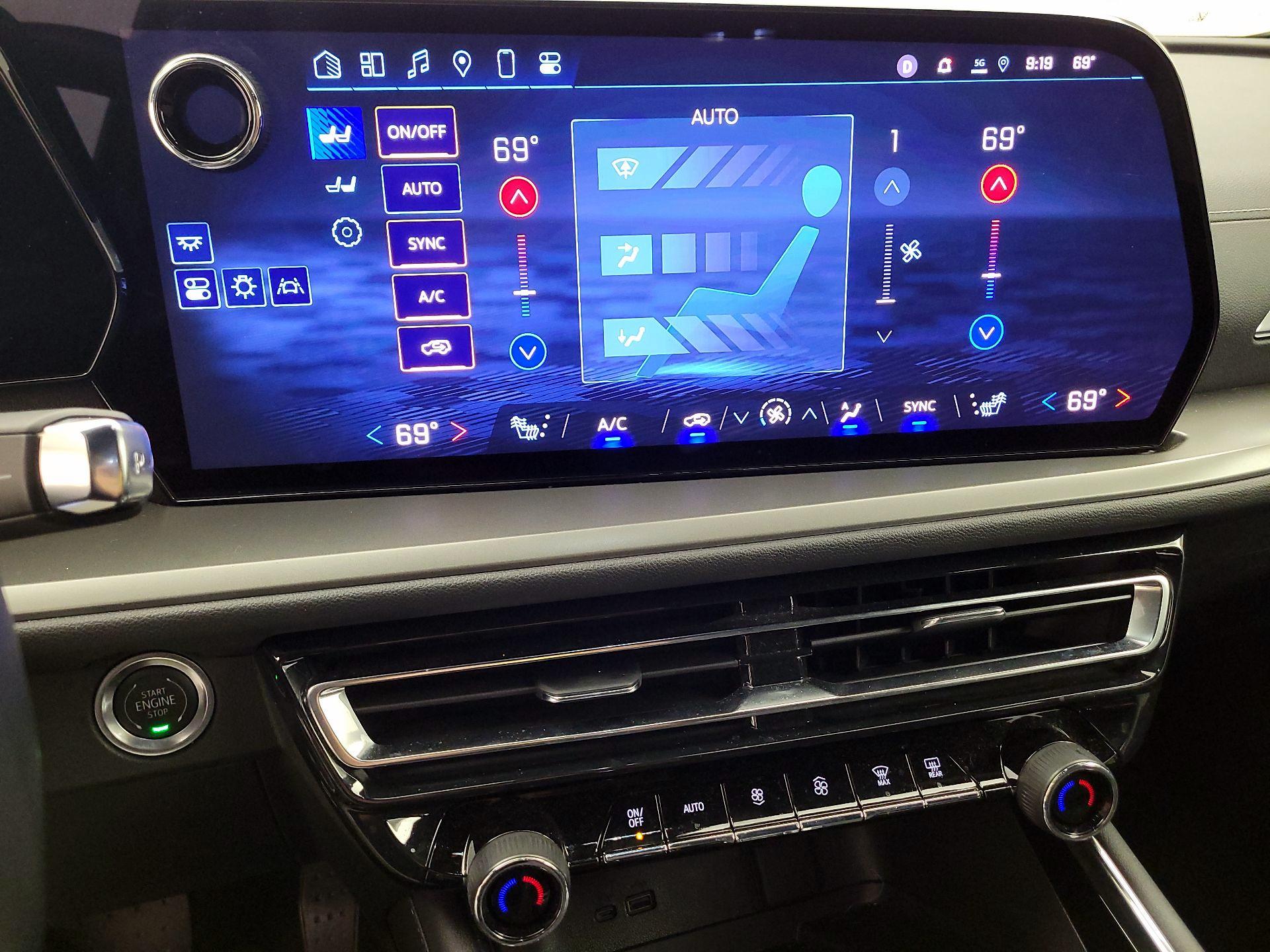 Thumbnail: 2025 Chevrolet Traverse - 16