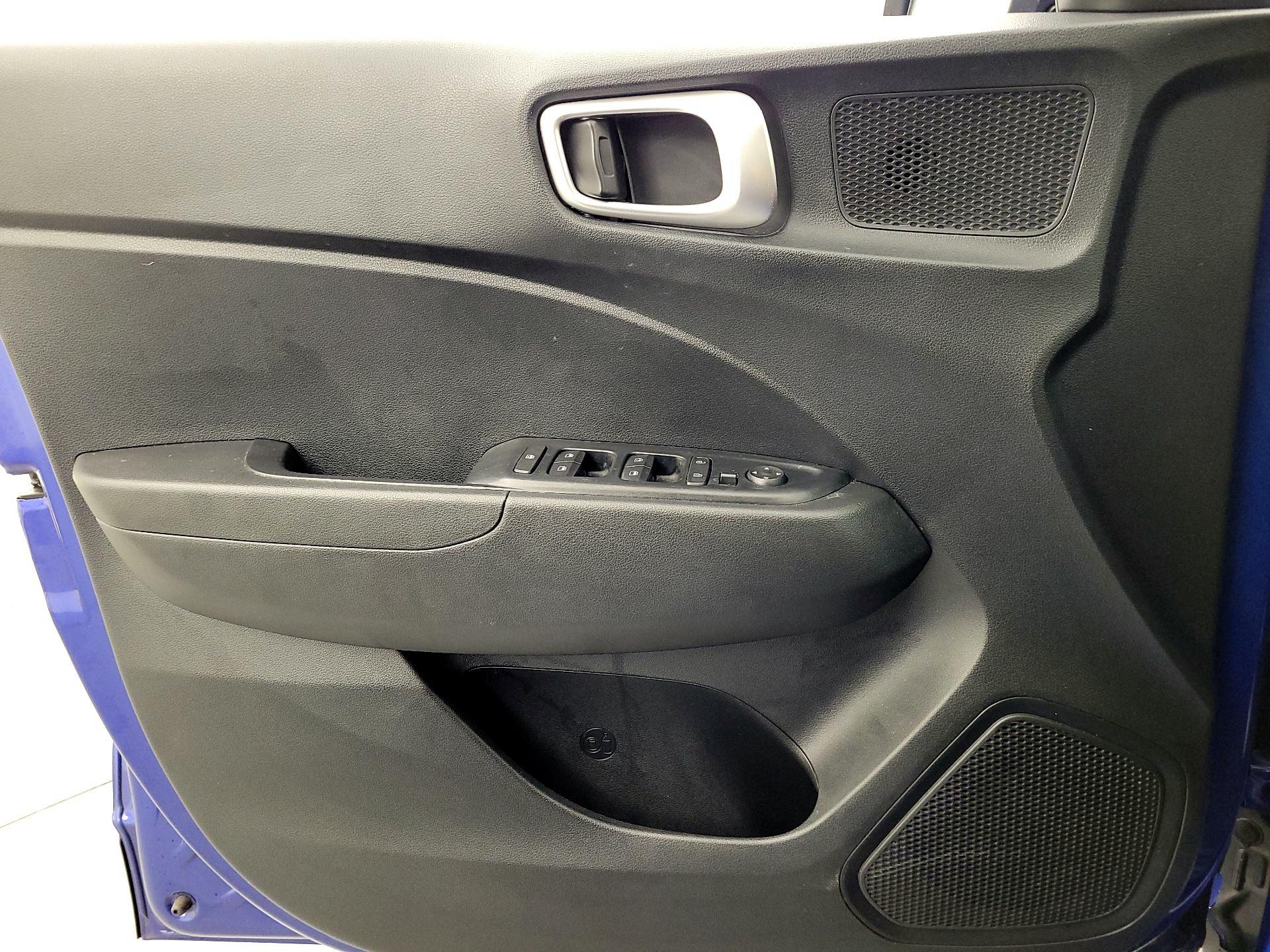 Thumbnail: 2023 Hyundai Venue - 12