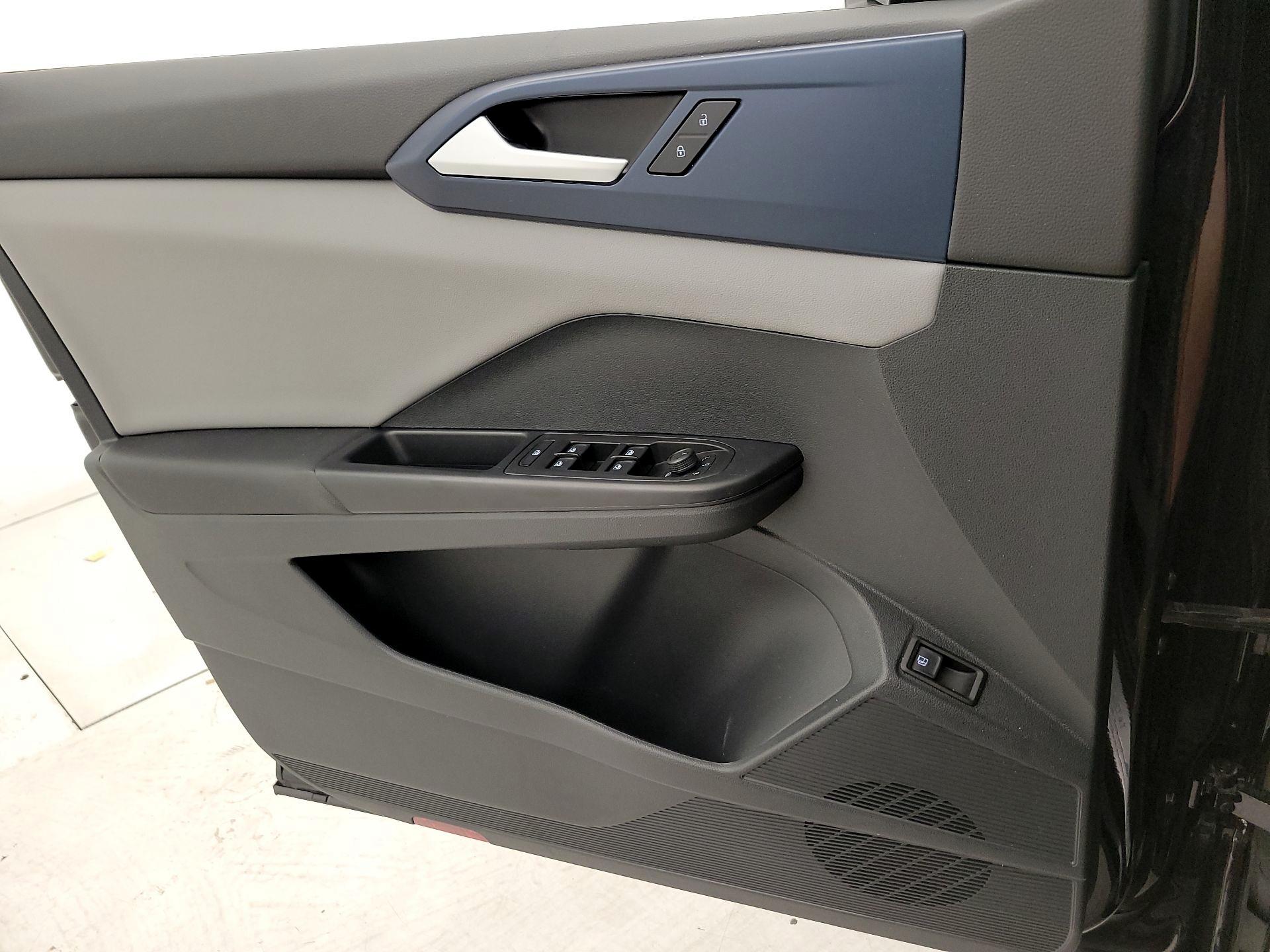 Thumbnail: 2023 Volkswagen Taos - 12