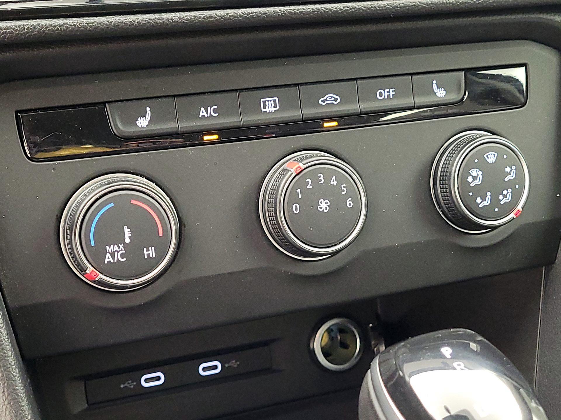 Thumbnail: 2022 Volkswagen Taos - 16