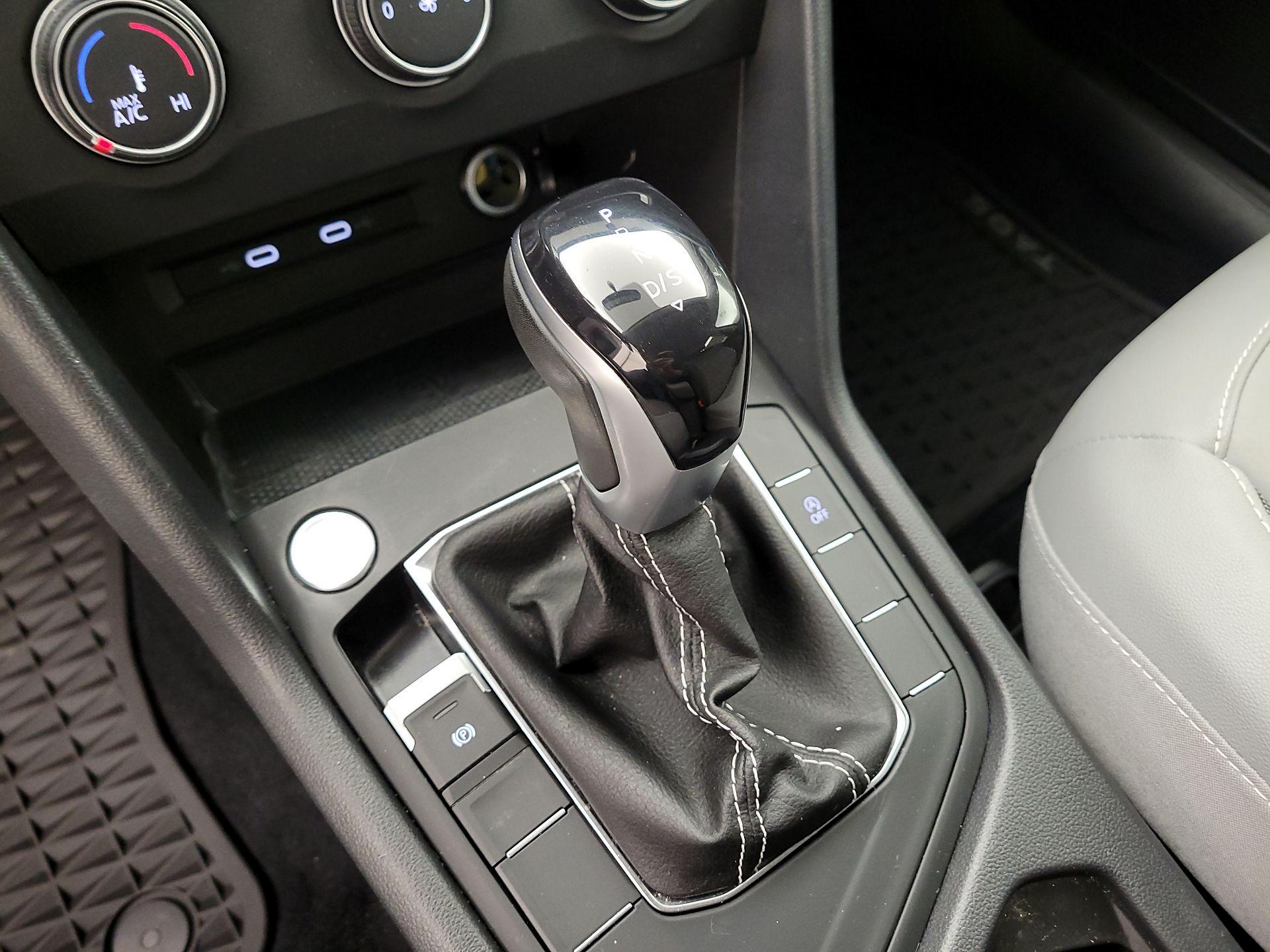 Thumbnail: 2022 Volkswagen Taos - 17