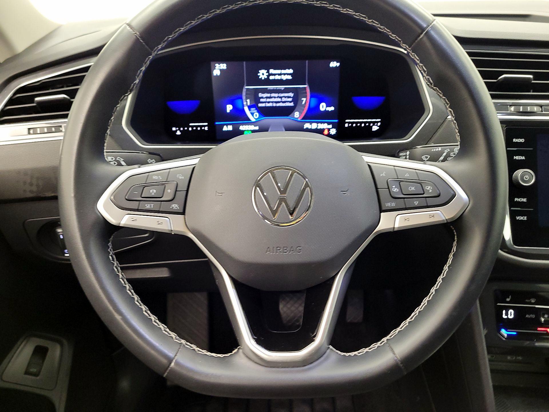 Thumbnail: 2022 Volkswagen Tiguan - 10