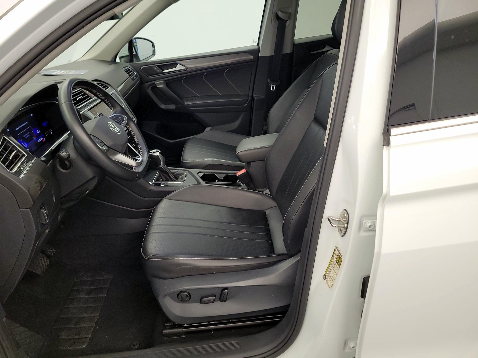 Thumbnail: 2022 Volkswagen Tiguan - 11