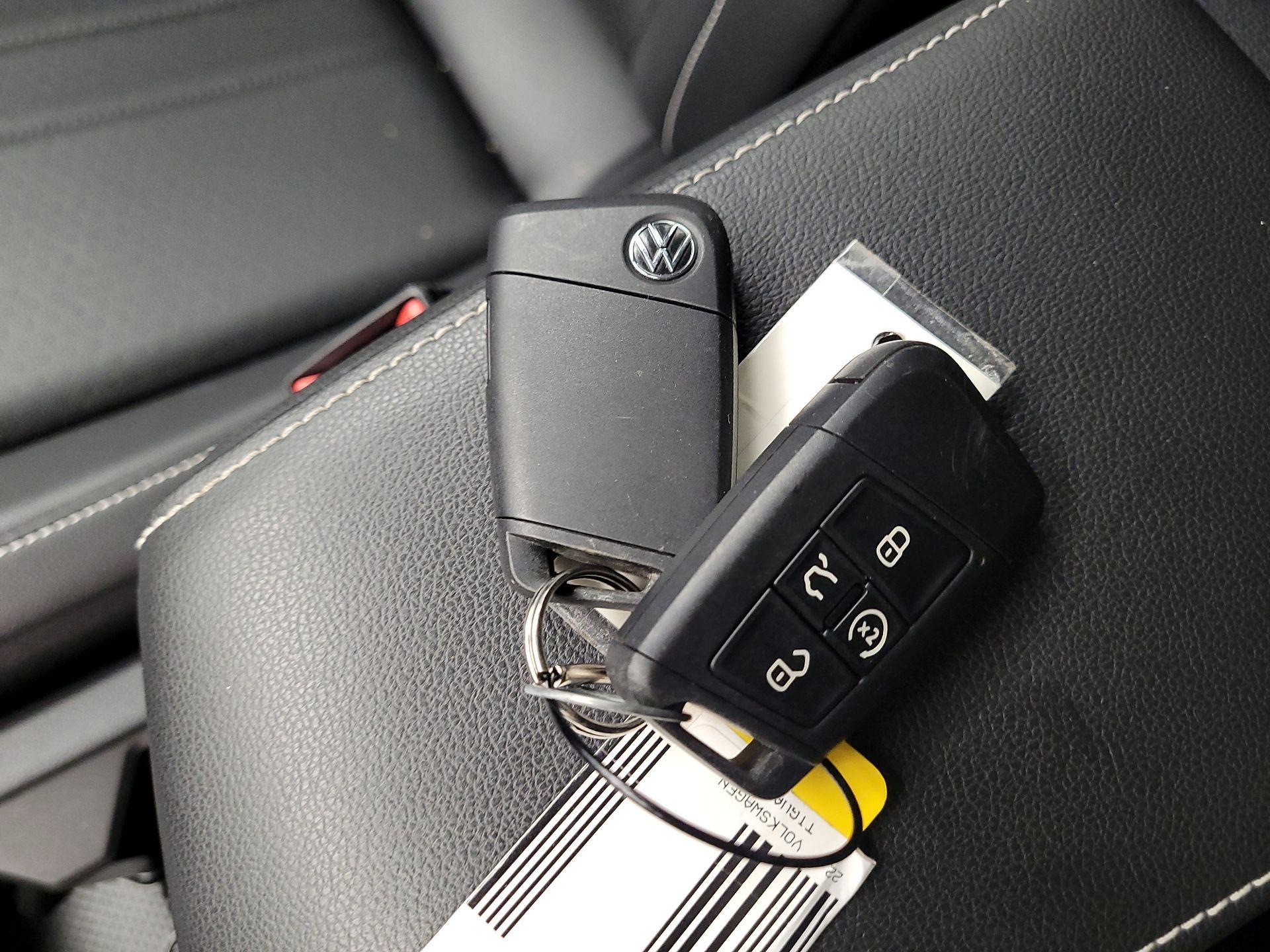 Thumbnail: 2022 Volkswagen Tiguan - 18