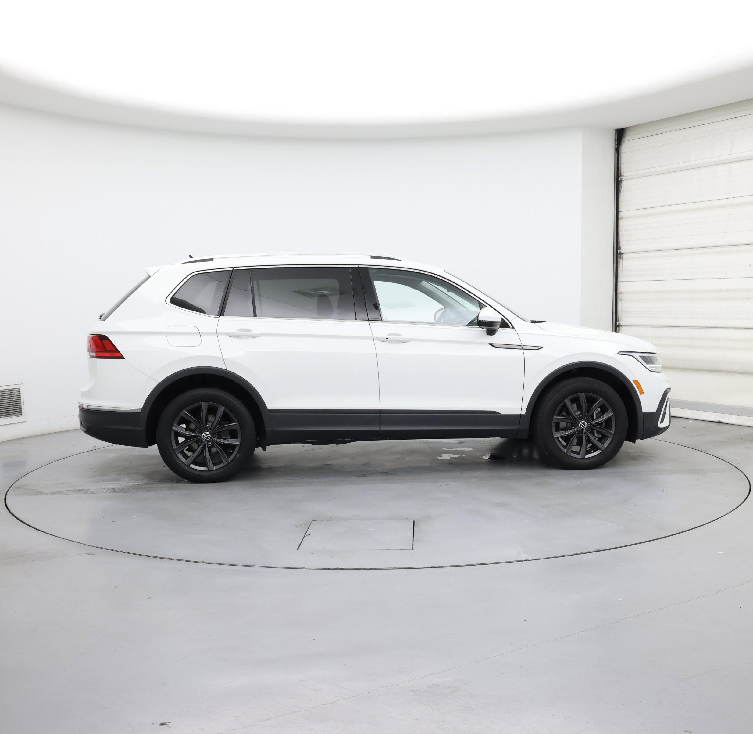 Thumbnail: 2022 Volkswagen Tiguan - 7