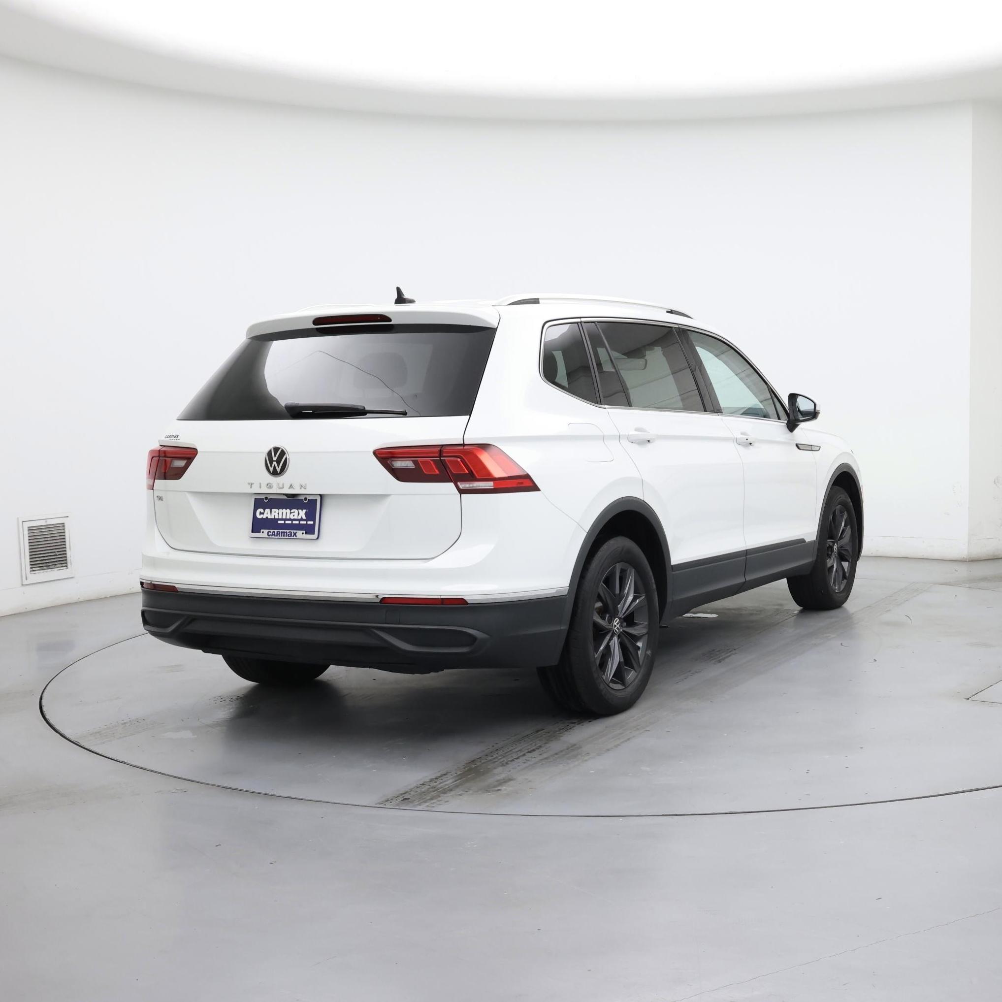 Thumbnail: 2022 Volkswagen Tiguan - 8