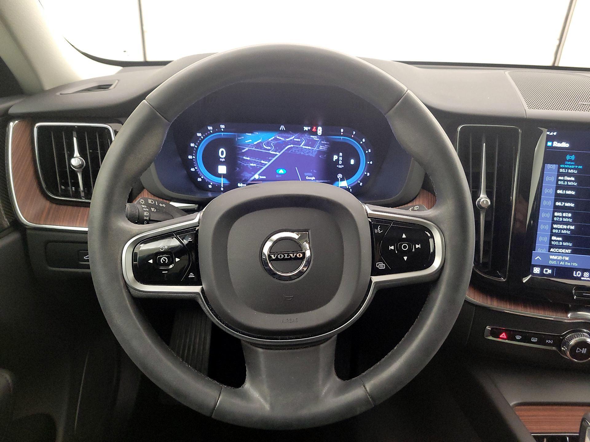 Thumbnail: 2023 Volvo XC60 - 10