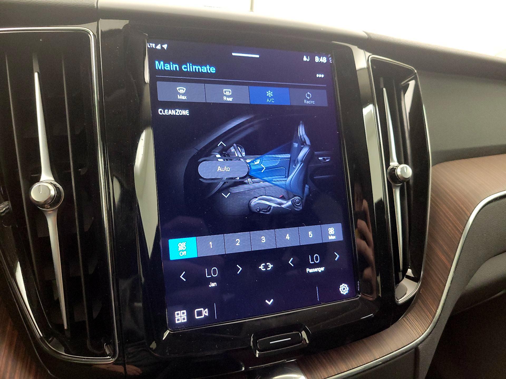 Thumbnail: 2023 Volvo XC60 - 16