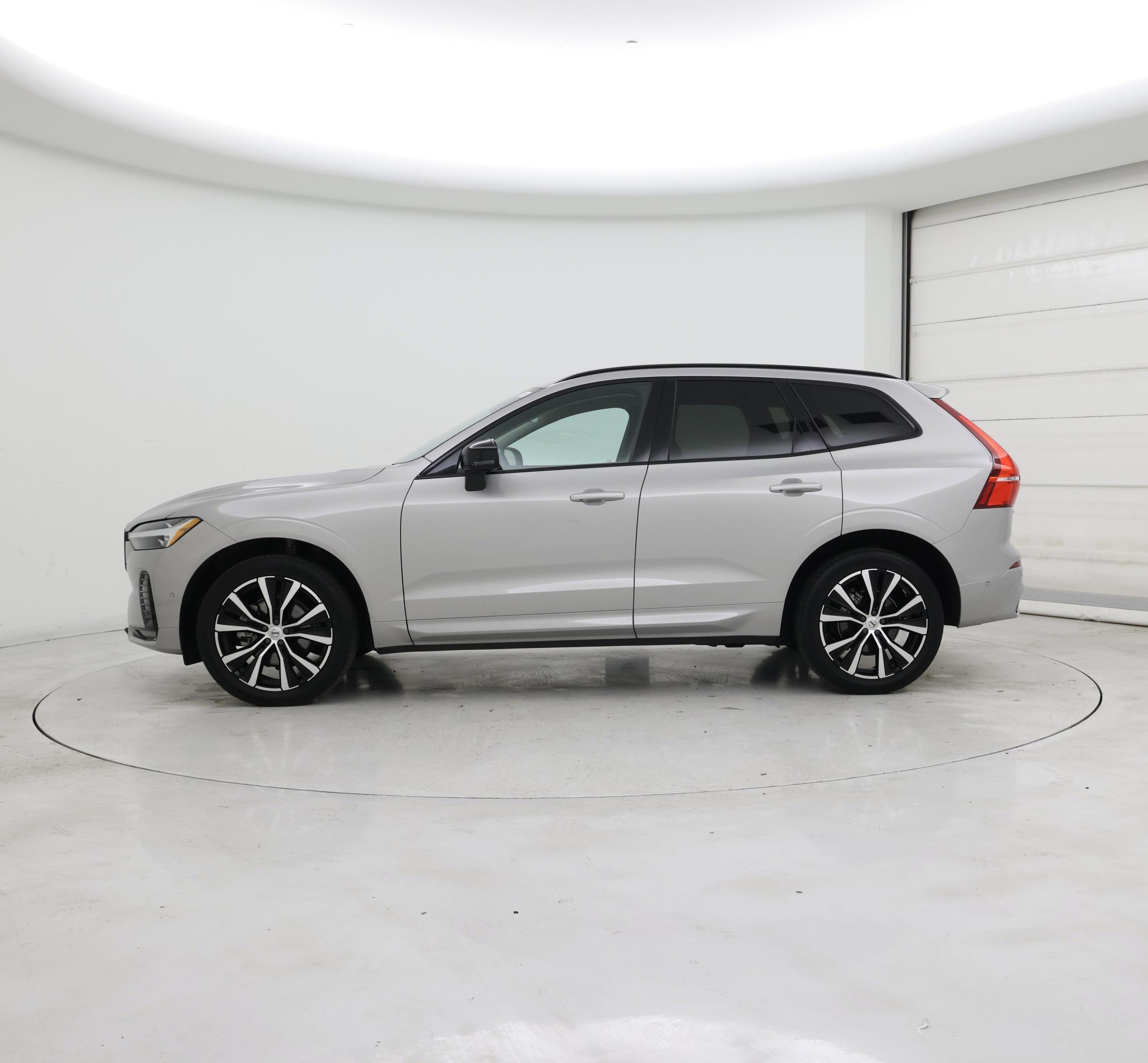 Thumbnail: 2023 Volvo XC60 - 3