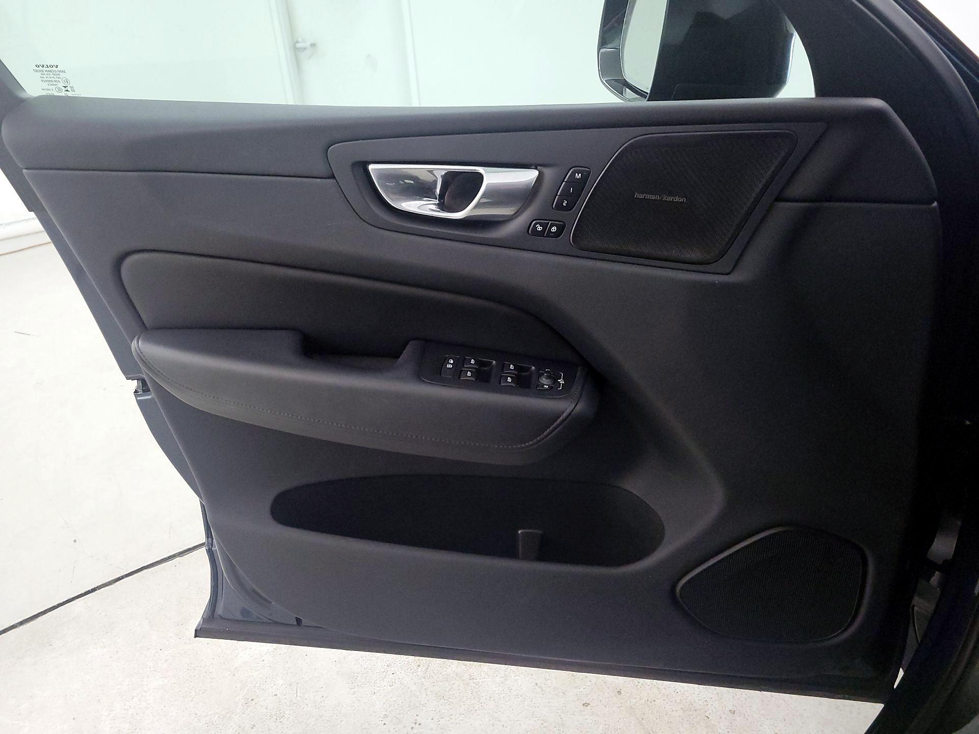 Thumbnail: 2023 Volvo XC60 - 12