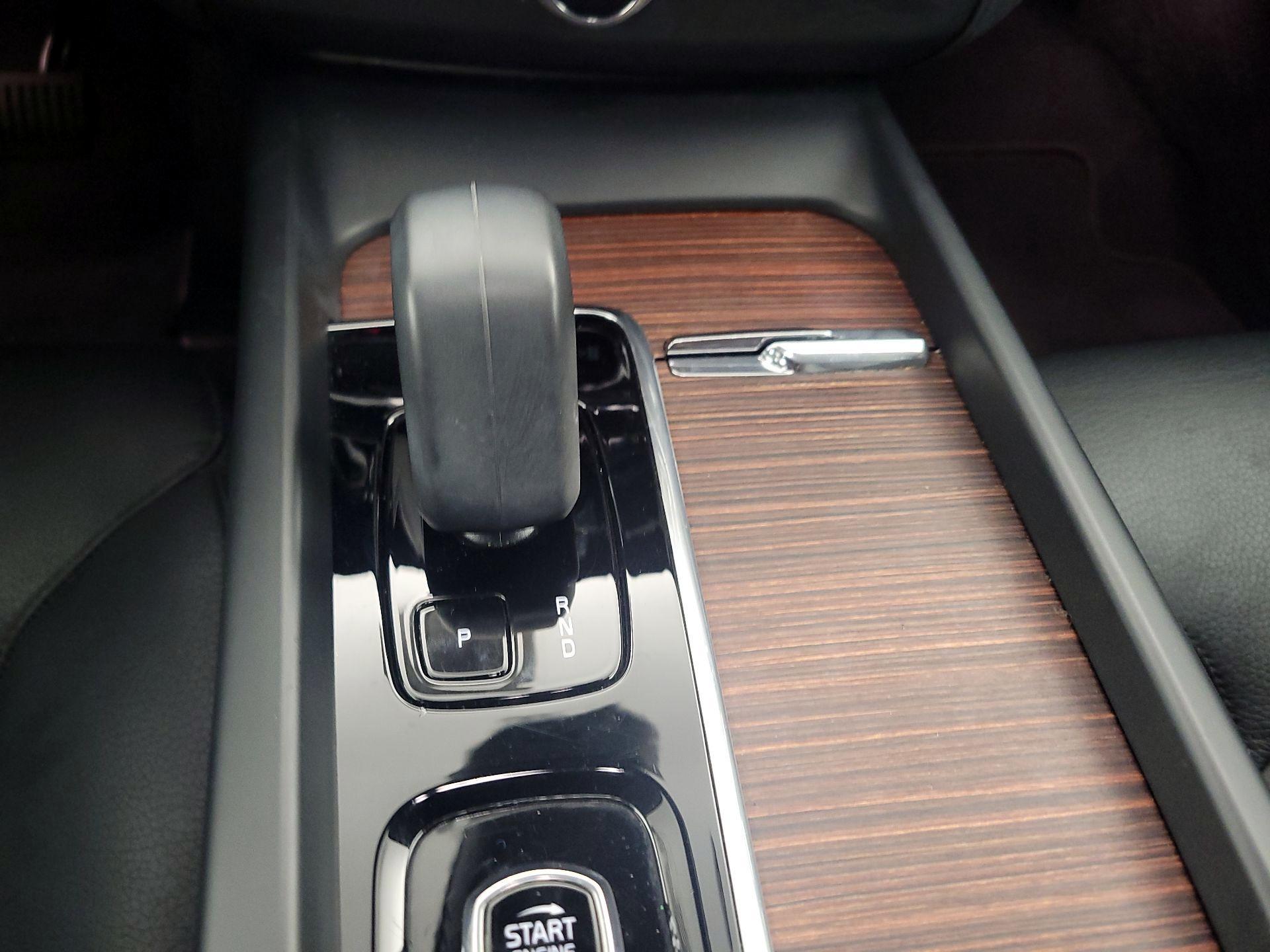 Thumbnail: 2023 Volvo XC60 - 18