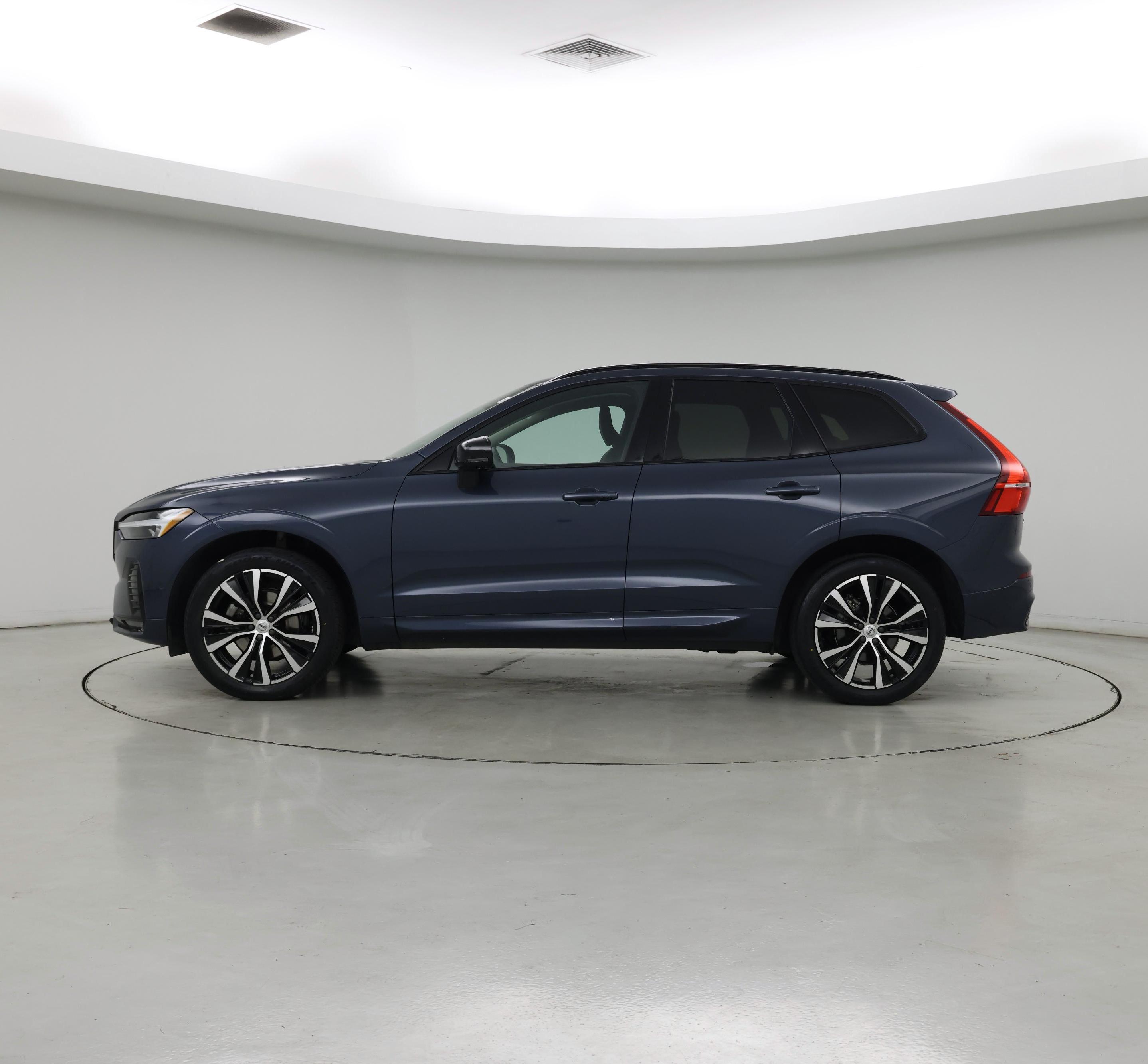 Thumbnail: 2023 Volvo XC60 - 3