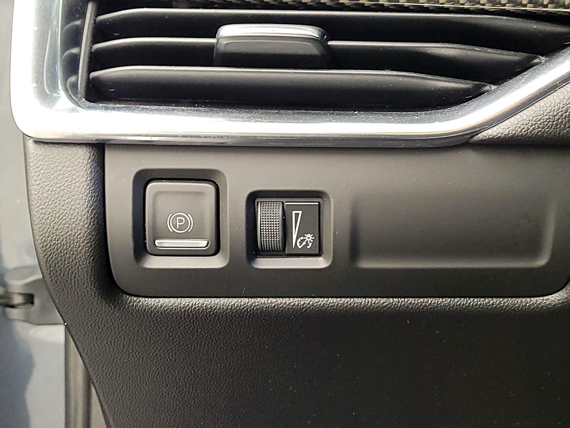 Thumbnail: 2021 Cadillac XT4 - 13