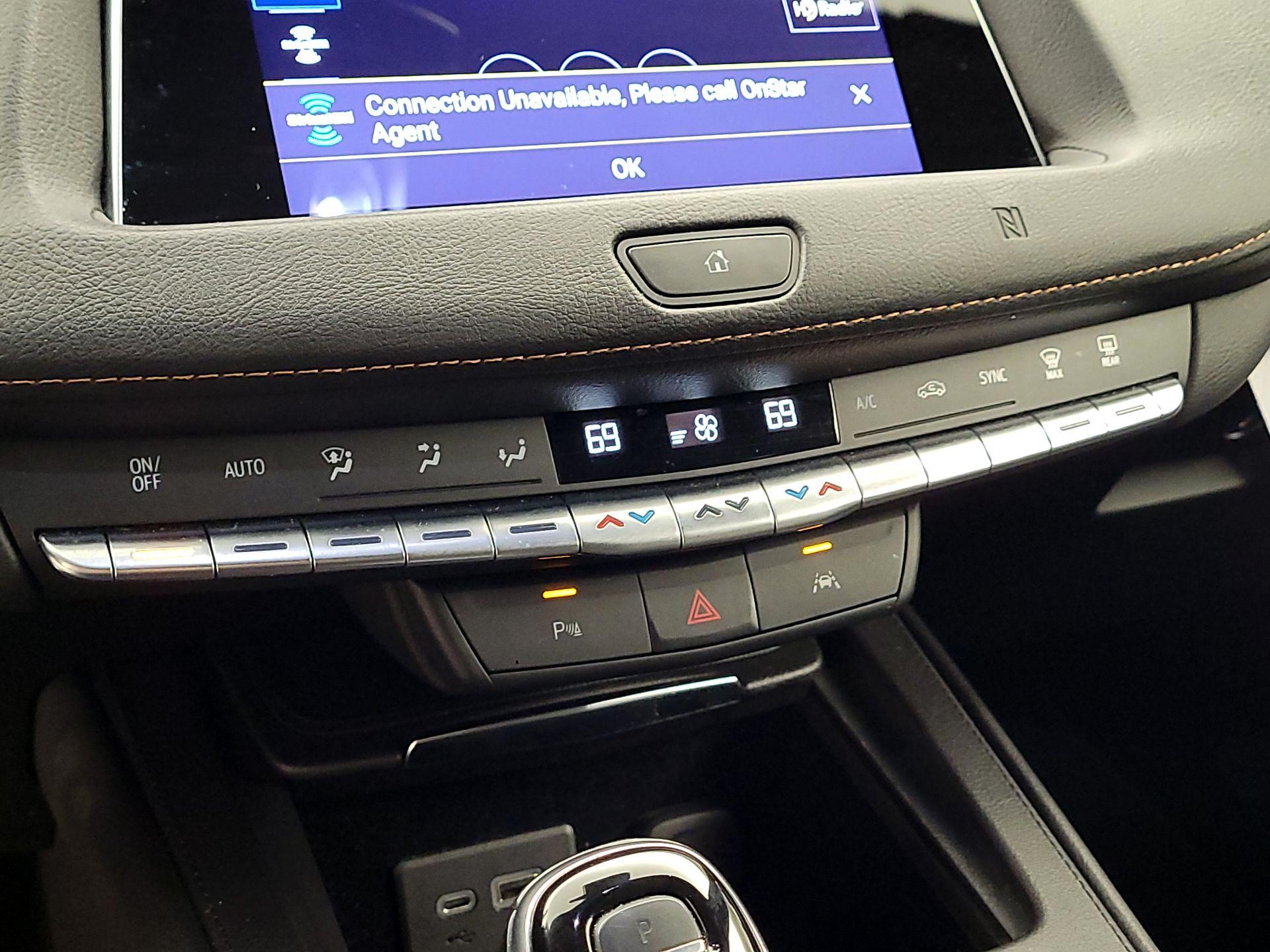 Thumbnail: 2021 Cadillac XT4 - 16