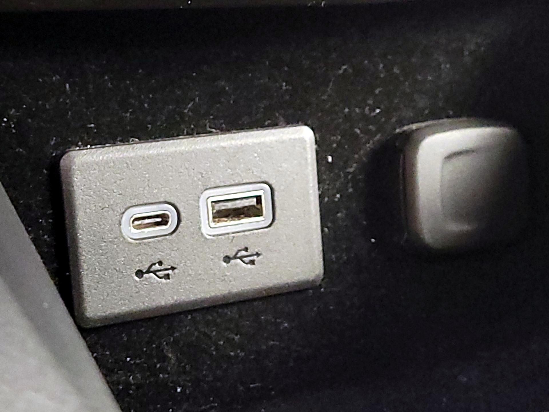 Thumbnail: 2021 Cadillac XT4 - 18