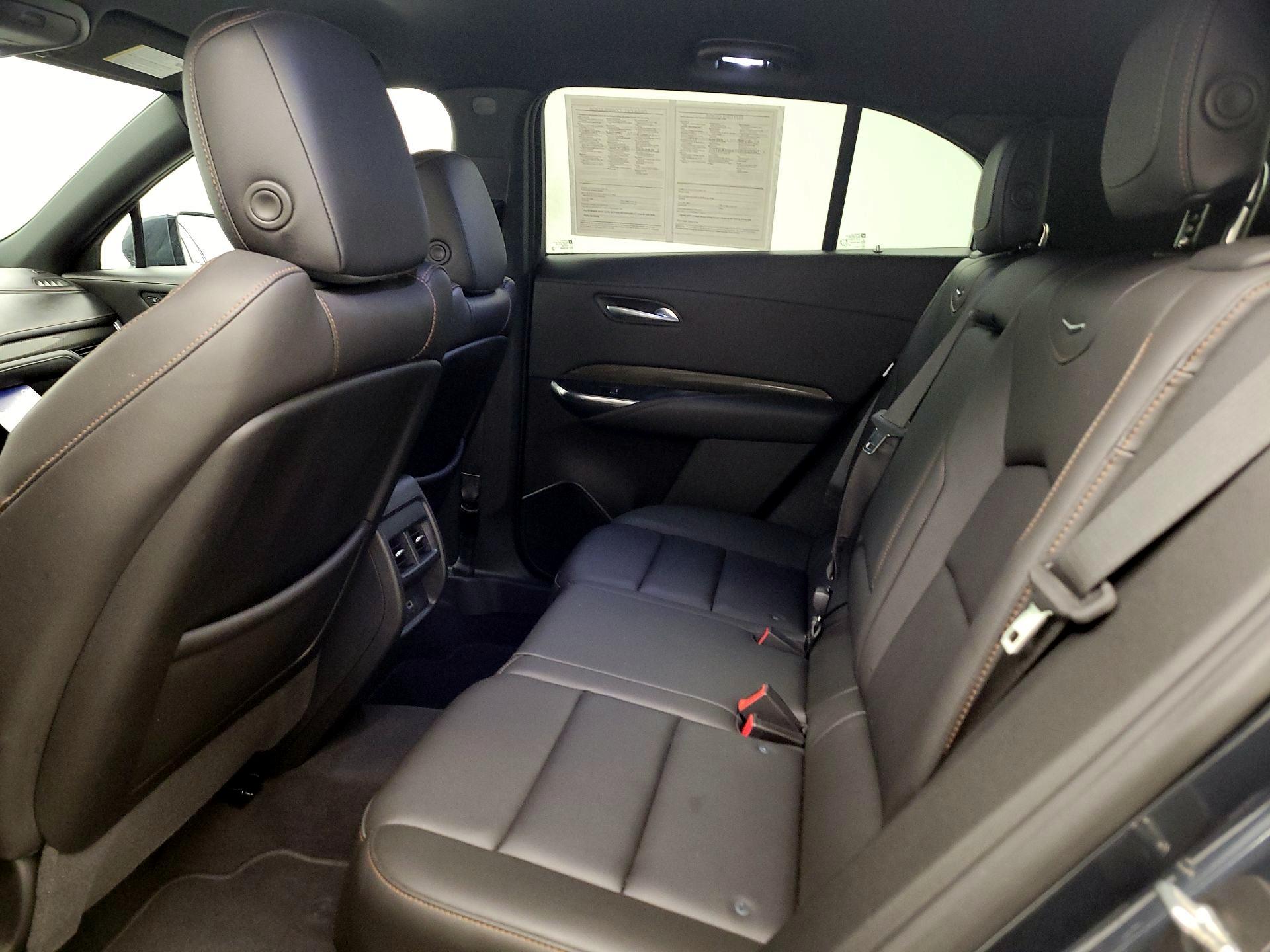 Thumbnail: 2021 Cadillac XT4 - 19