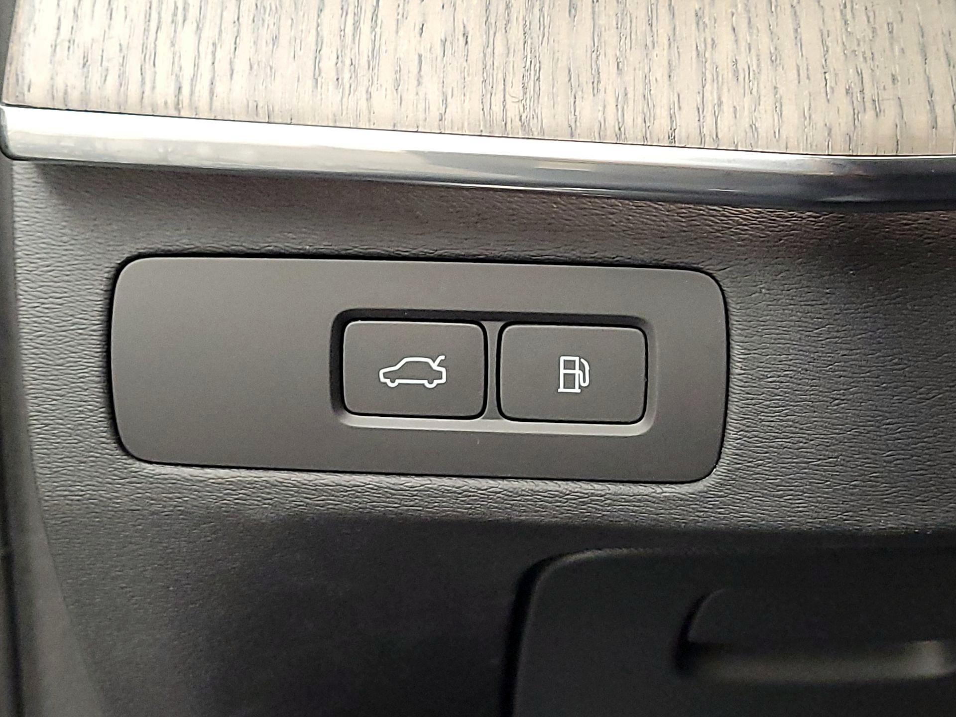 Thumbnail: 2023 Volvo XC90 - 13