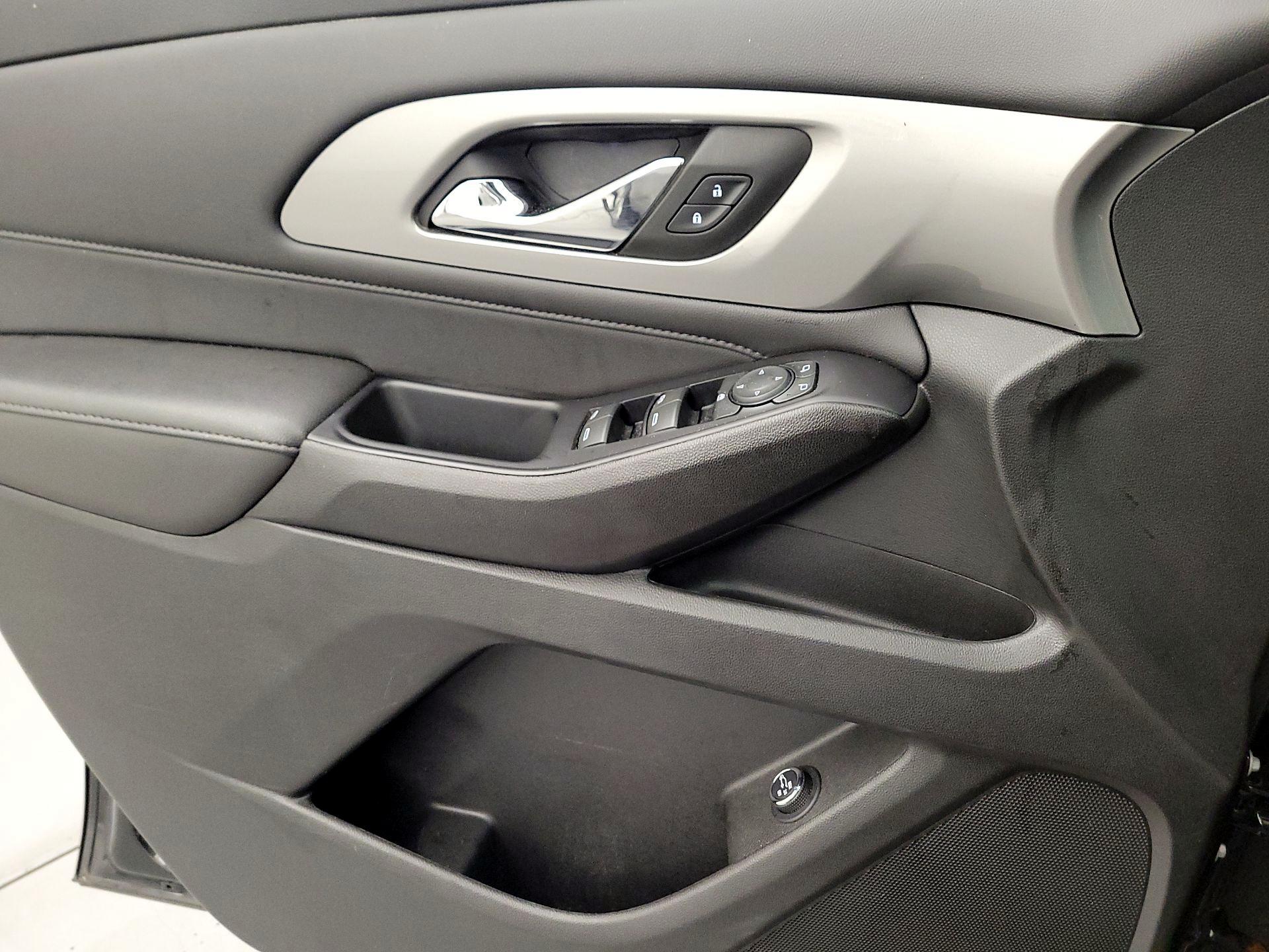 Thumbnail: 2023 Chevrolet Traverse - 12