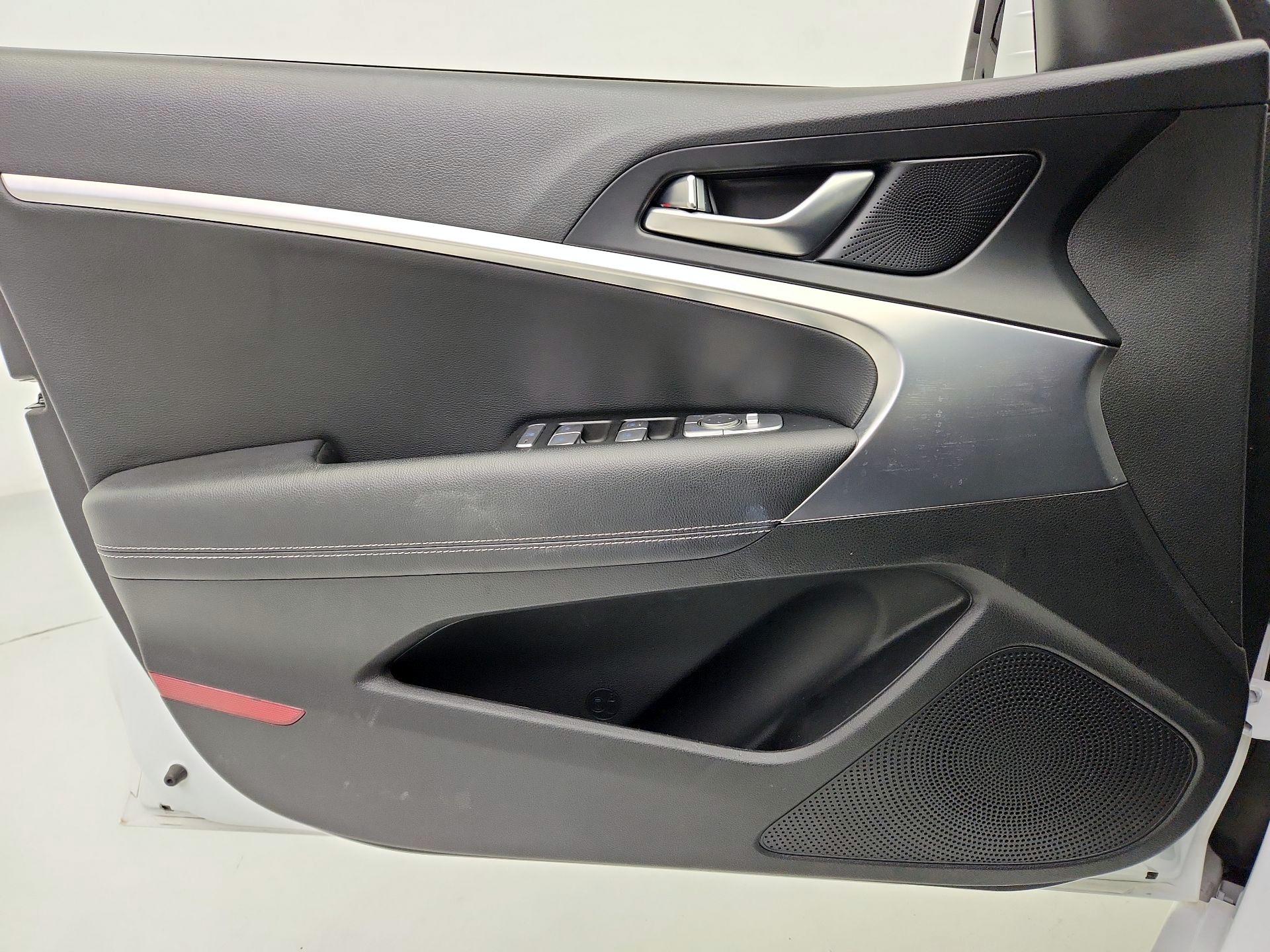 Thumbnail: 2021 Genesis G70 - 12