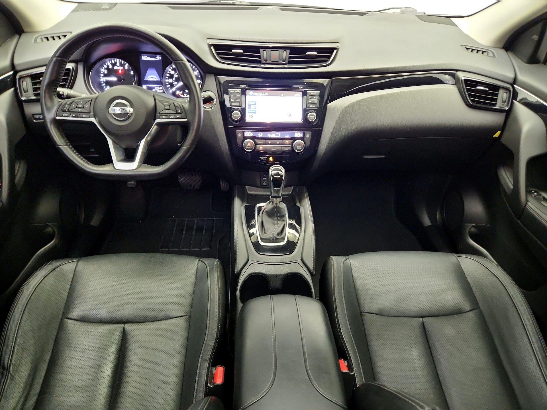 Thumbnail: 2017 Nissan Rogue Sport - 9