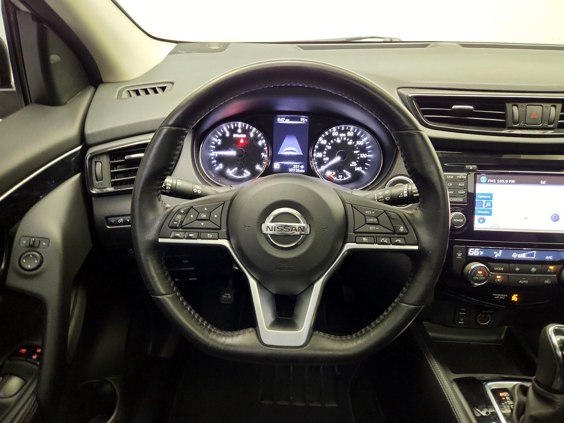 Thumbnail: 2017 Nissan Rogue Sport - 10