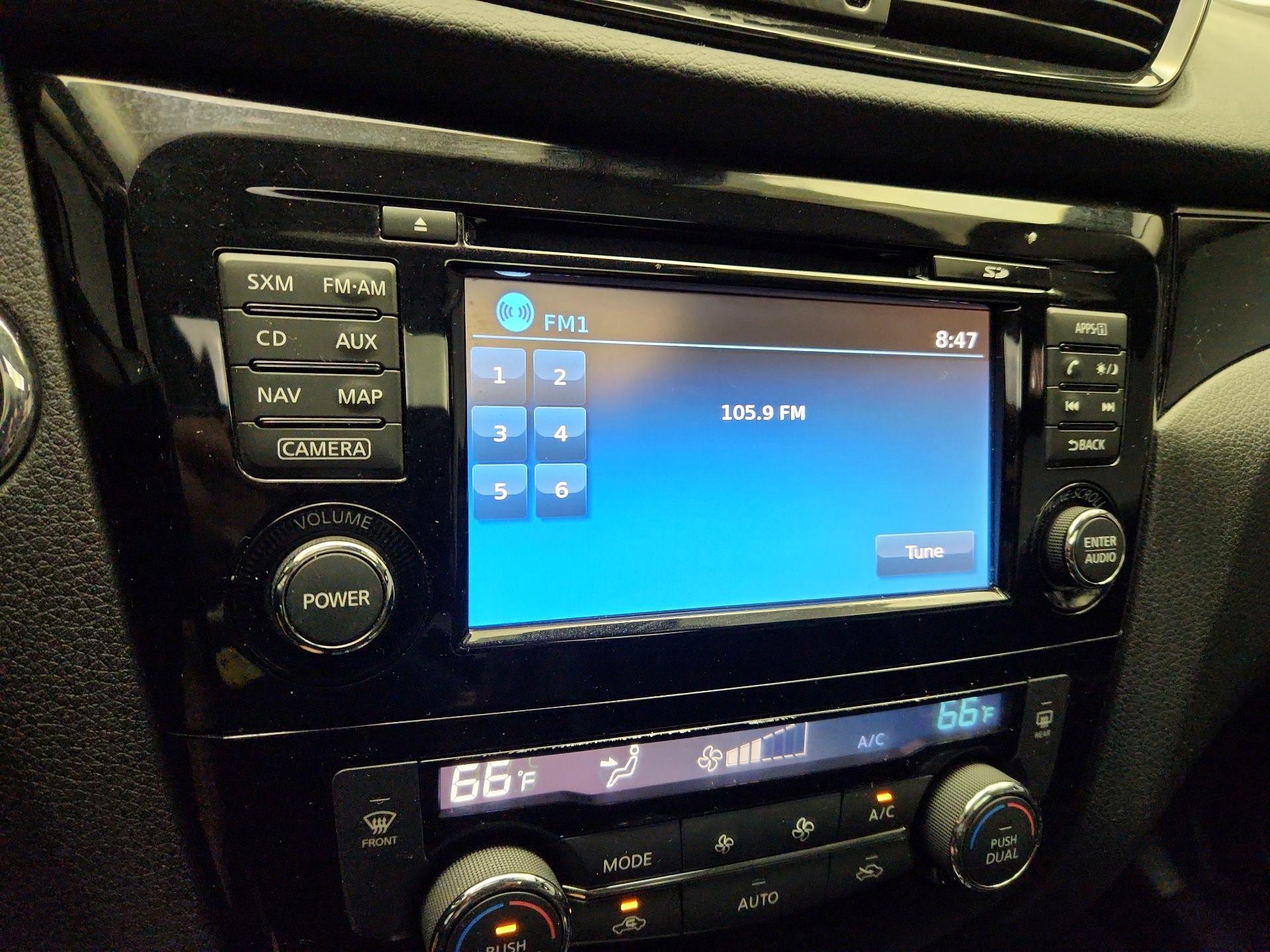 Thumbnail: 2017 Nissan Rogue Sport - 16