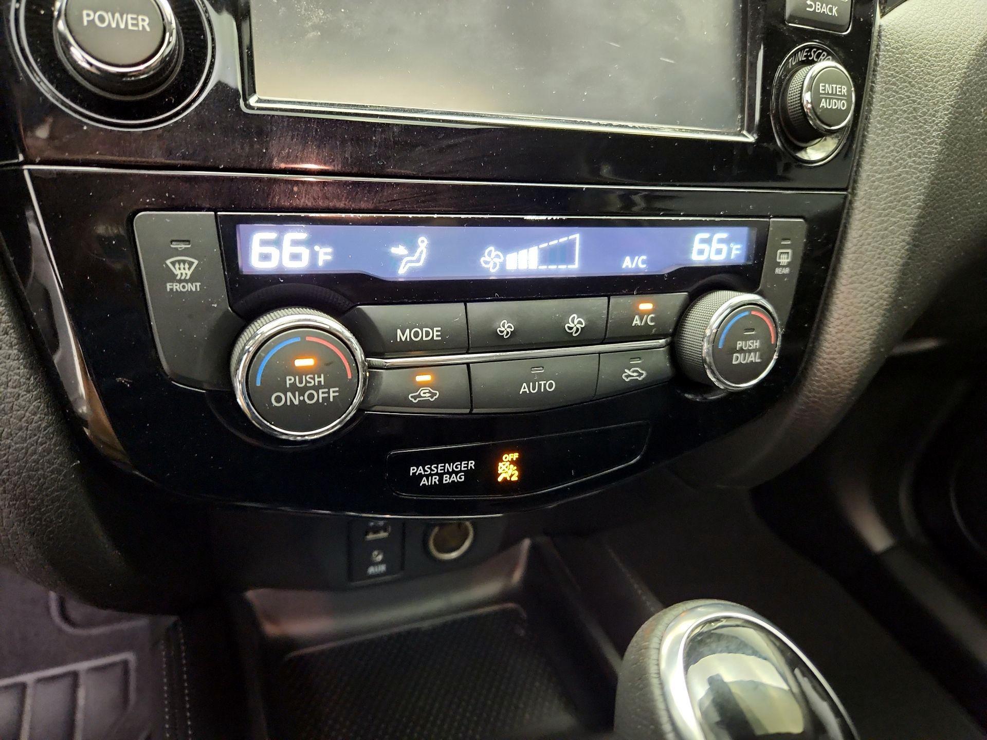 Thumbnail: 2017 Nissan Rogue Sport - 17