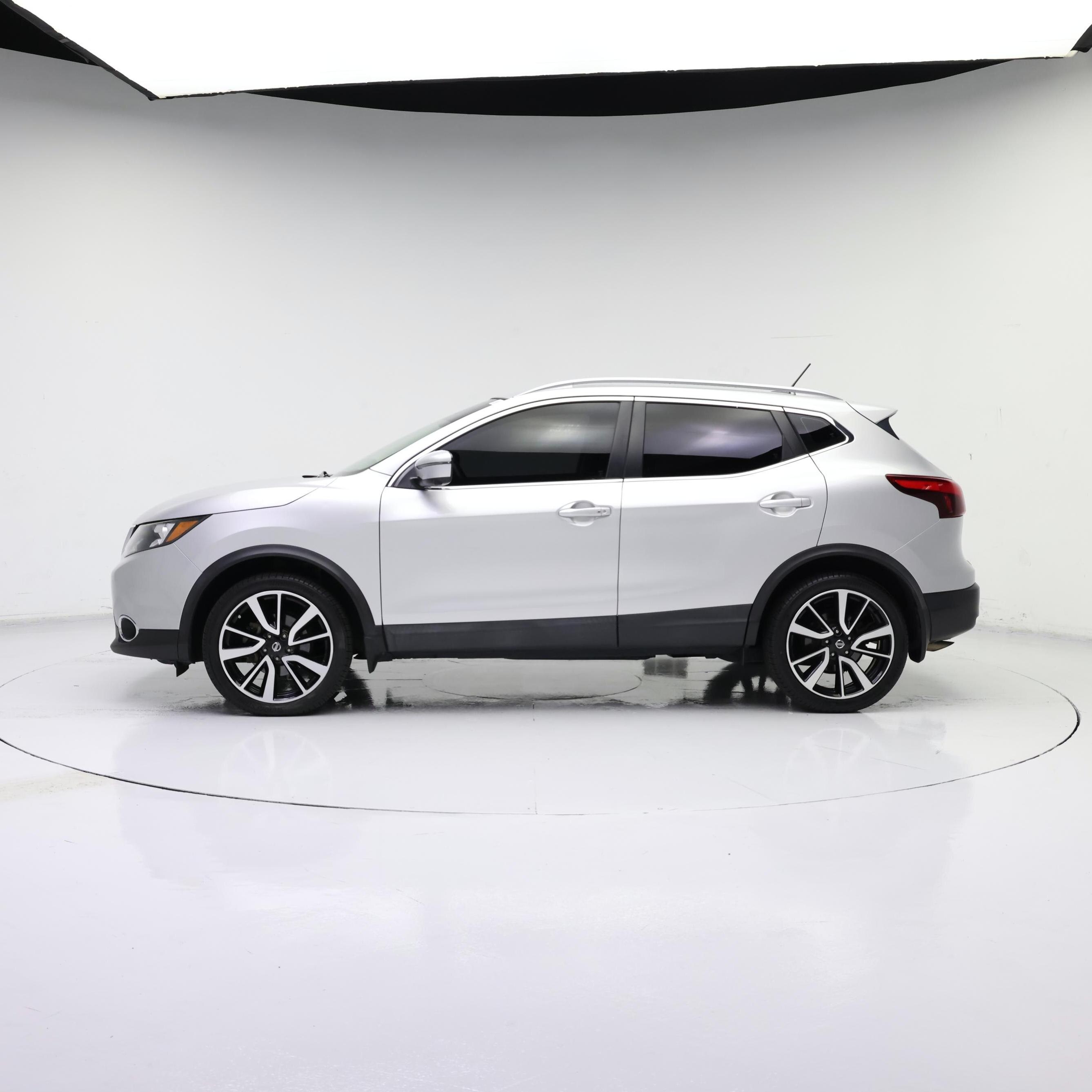 Thumbnail: 2017 Nissan Rogue Sport - 3