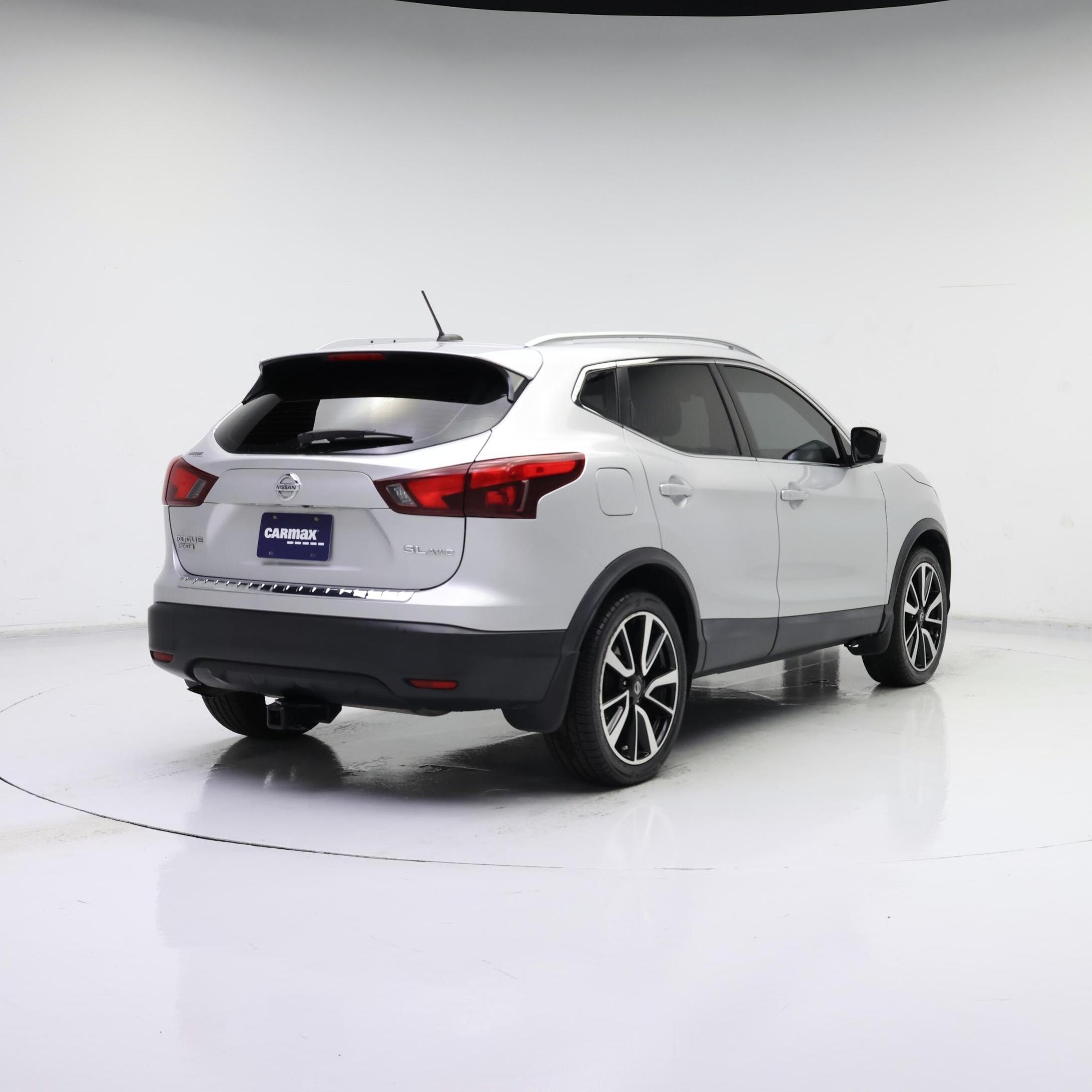 Thumbnail: 2017 Nissan Rogue Sport - 8