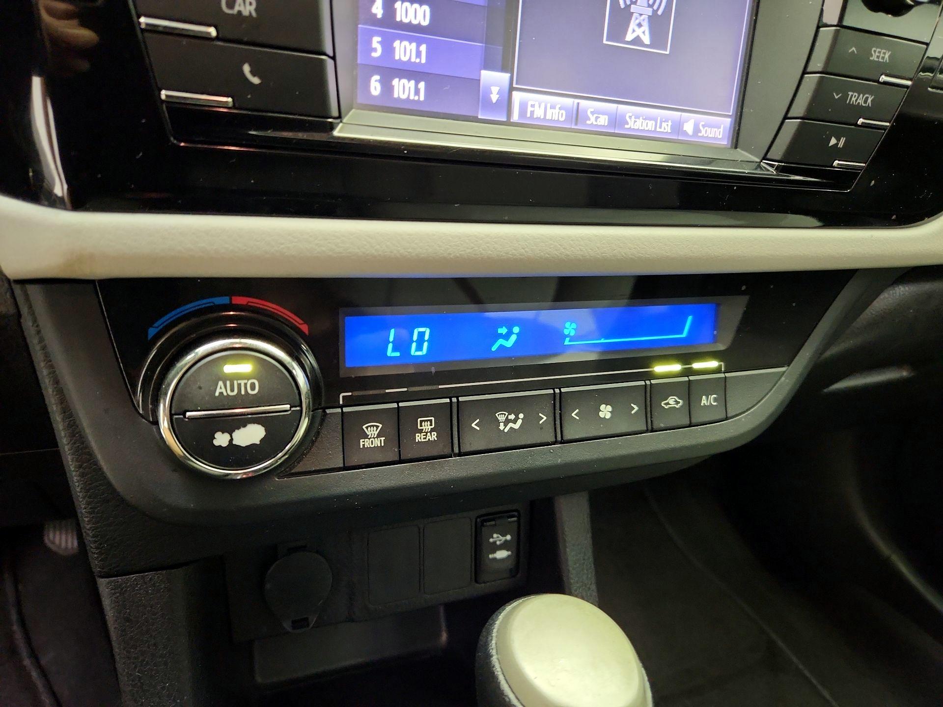 Thumbnail: 2016 Toyota Corolla - 16