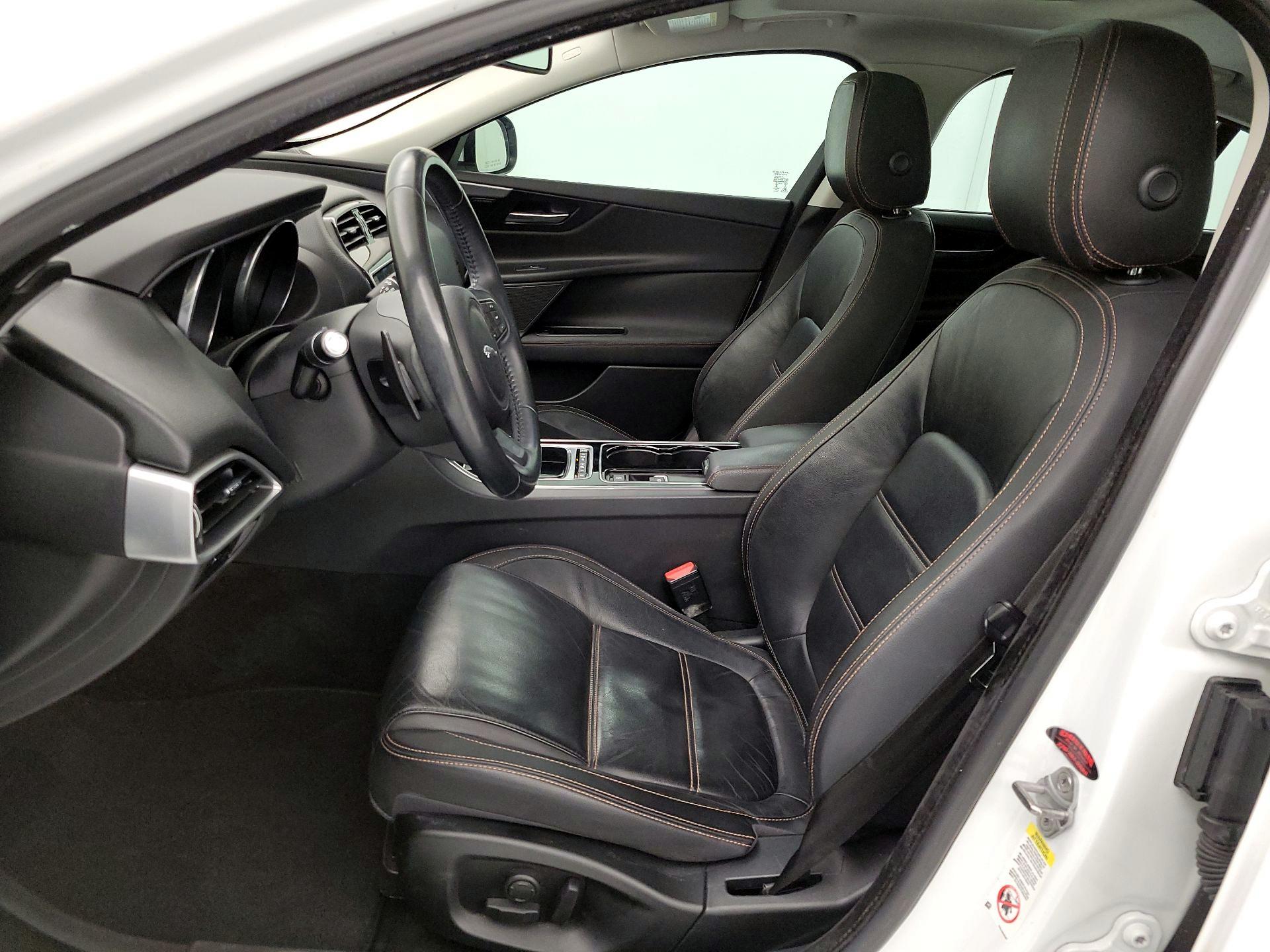 Thumbnail: 2017 Jaguar XE - 11