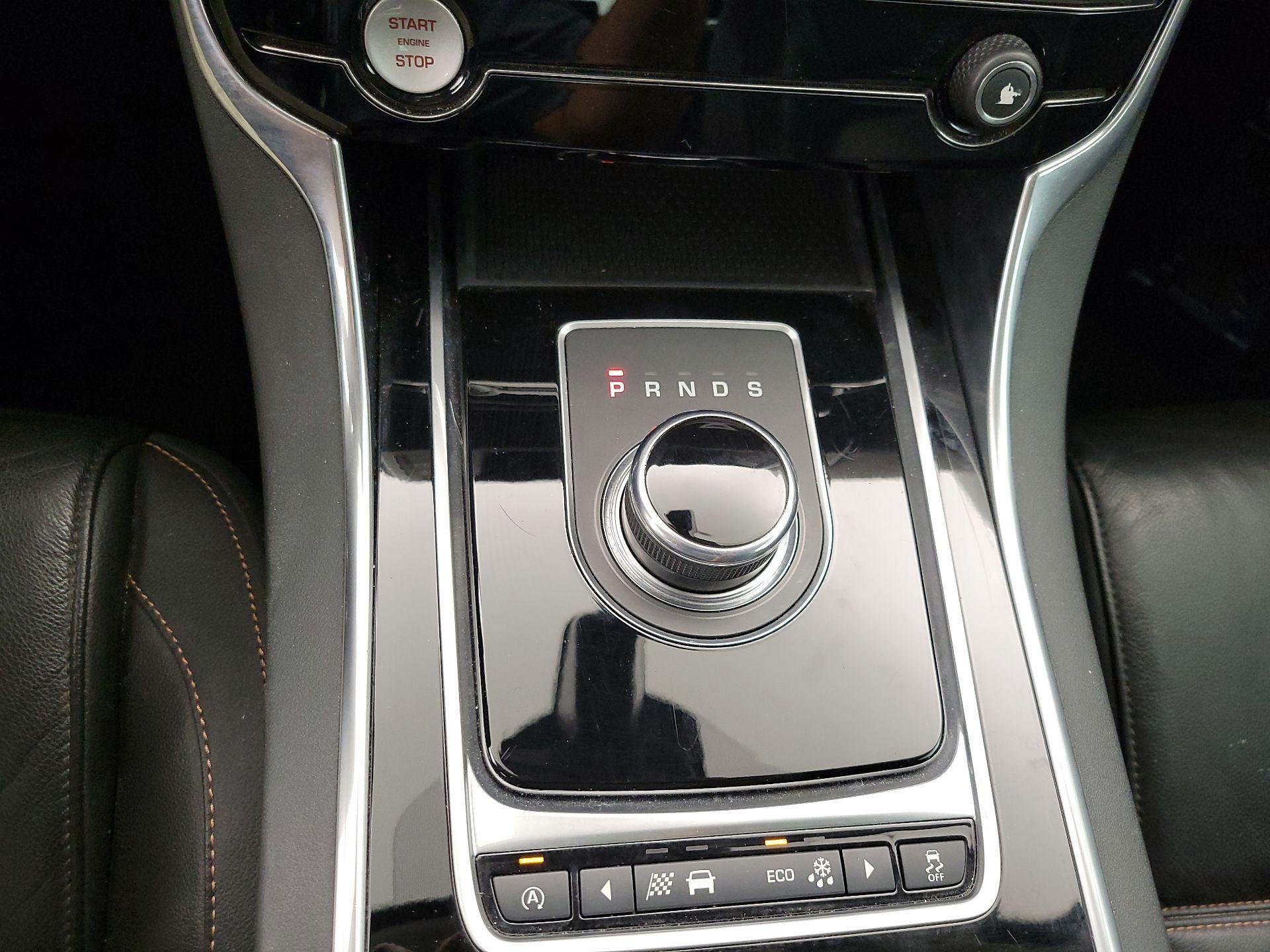 Thumbnail: 2017 Jaguar XE - 18