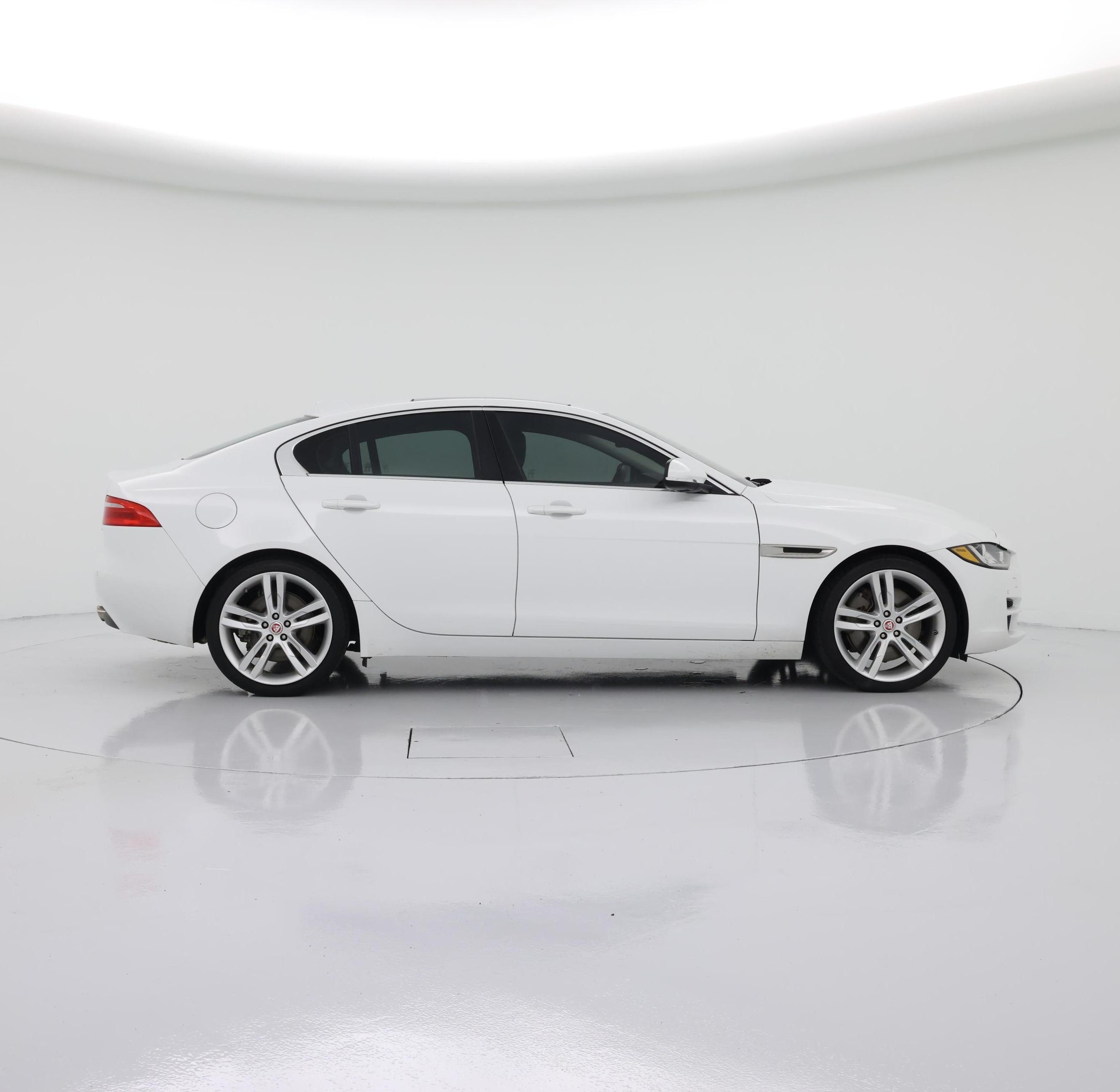 Thumbnail: 2017 Jaguar XE - 7