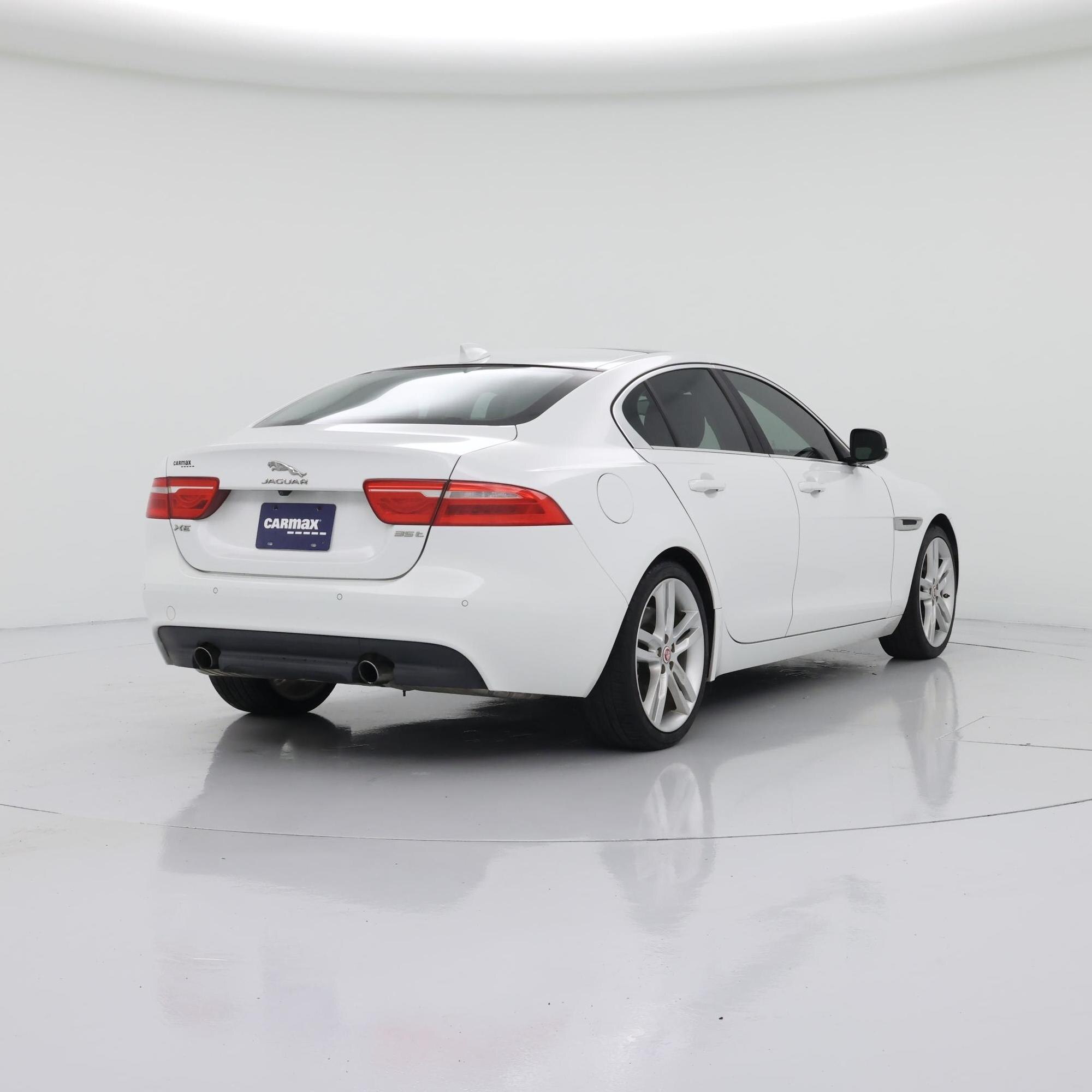 Thumbnail: 2017 Jaguar XE - 8