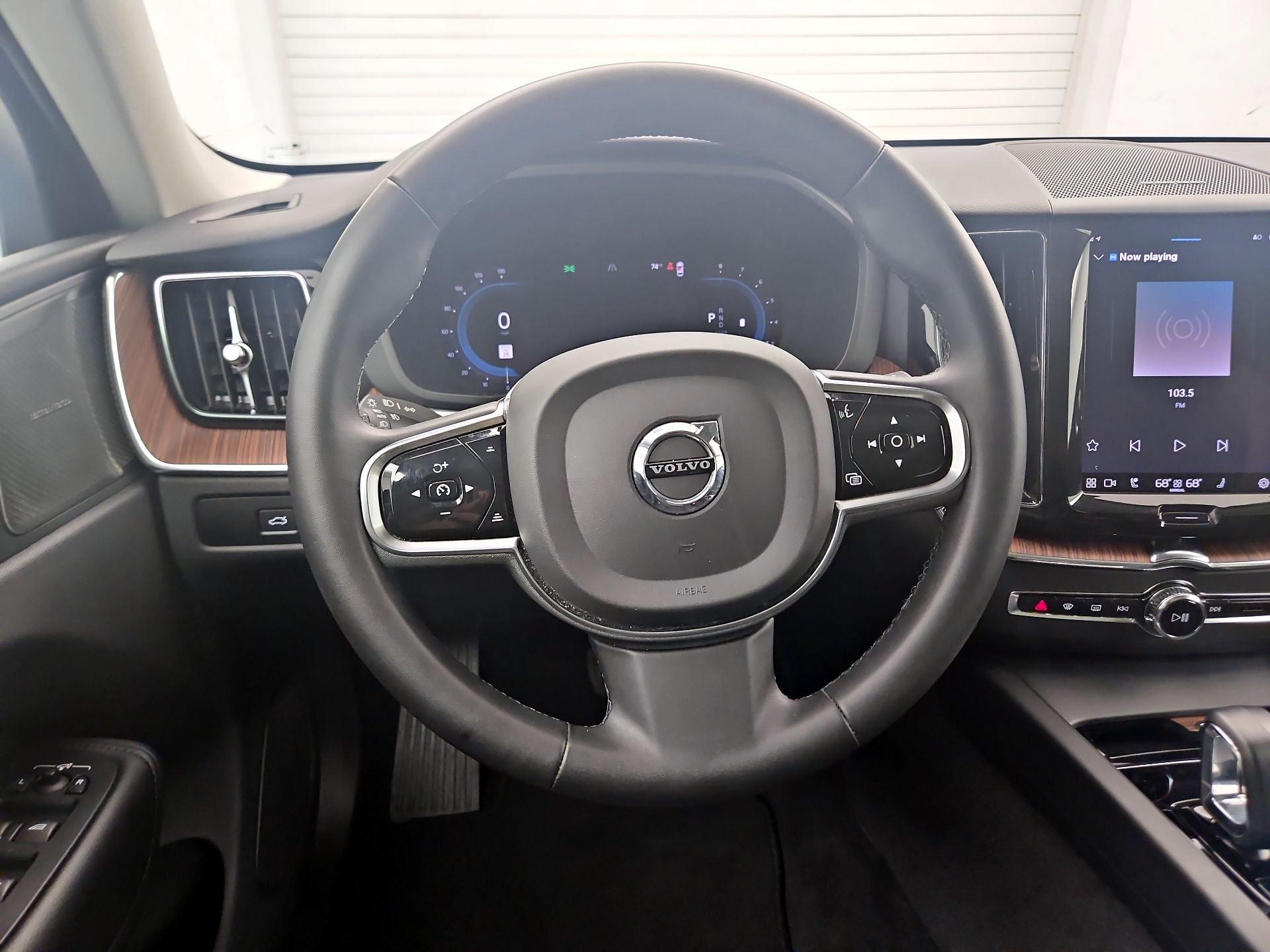 Thumbnail: 2024 Volvo XC60 - 10