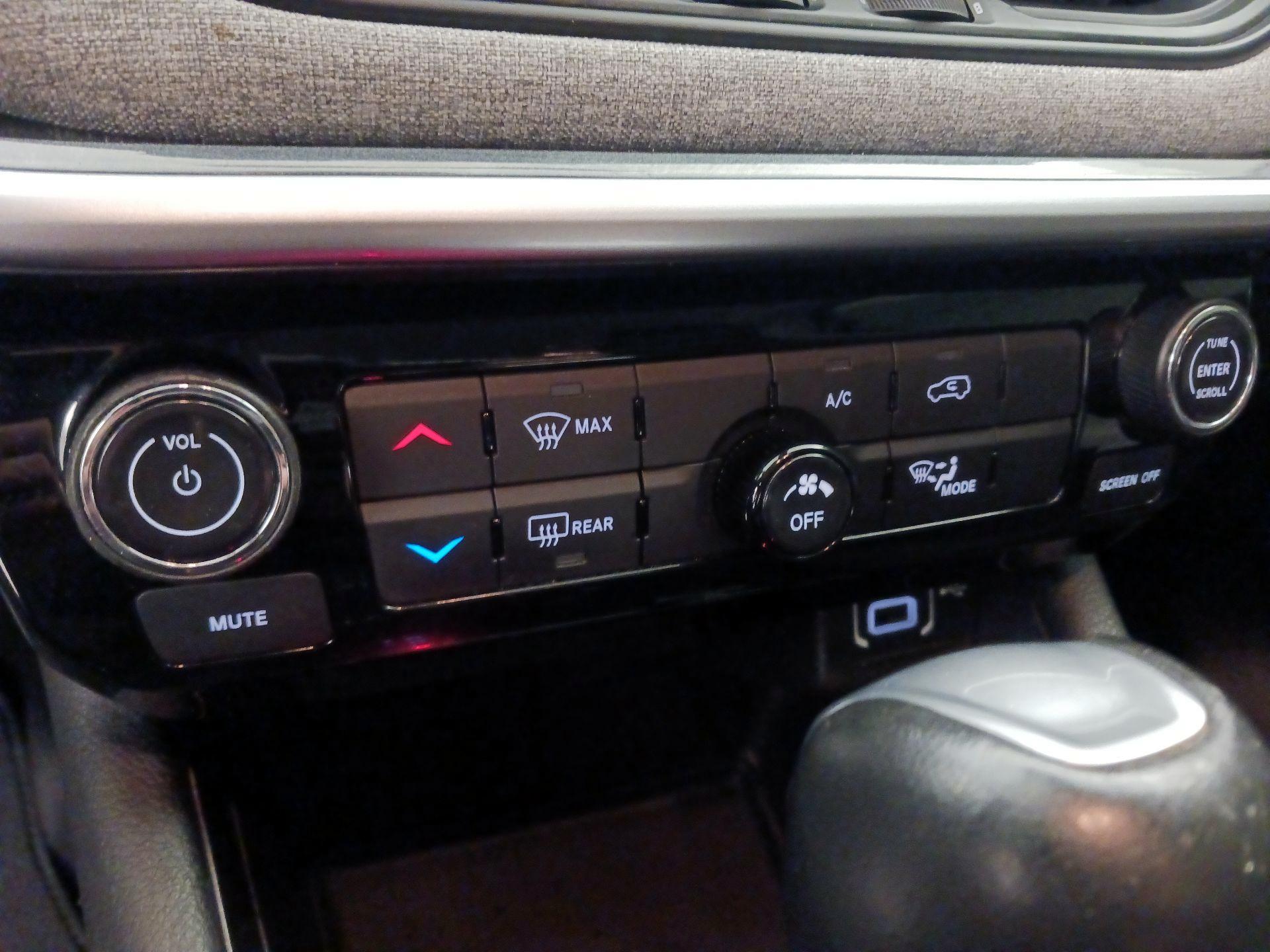 Thumbnail: 2022 Jeep Compass - 16