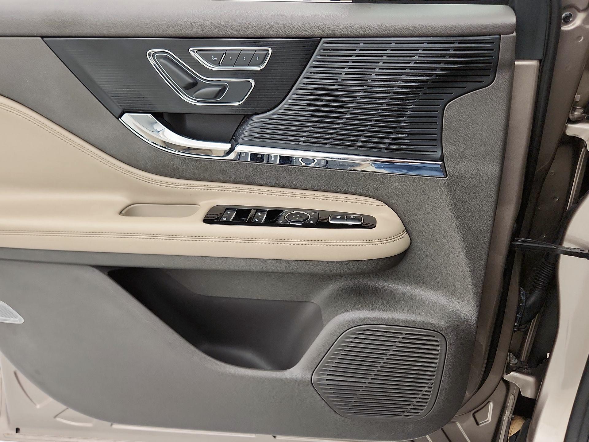 Thumbnail: 2020 Lincoln Corsair - 12