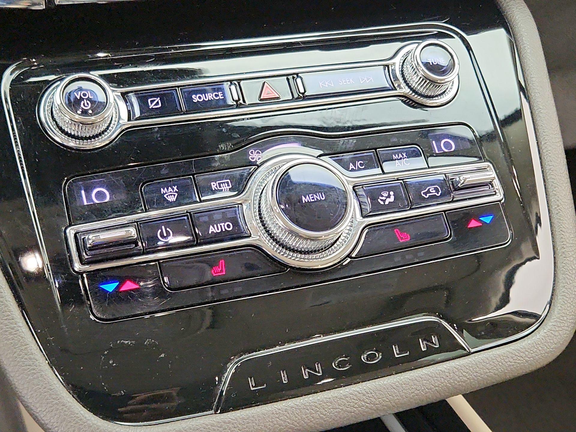 Thumbnail: 2020 Lincoln Corsair - 16