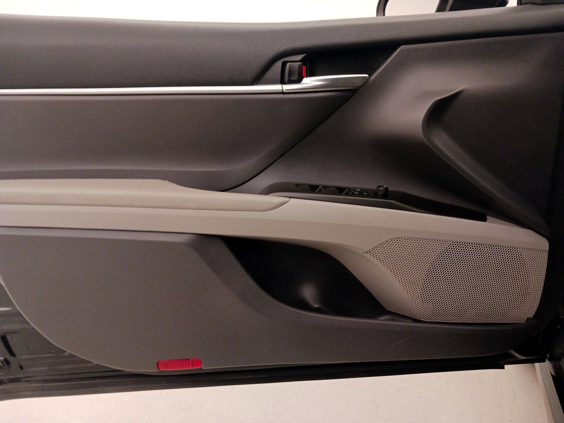 Thumbnail: 2022 Toyota Camry - 12