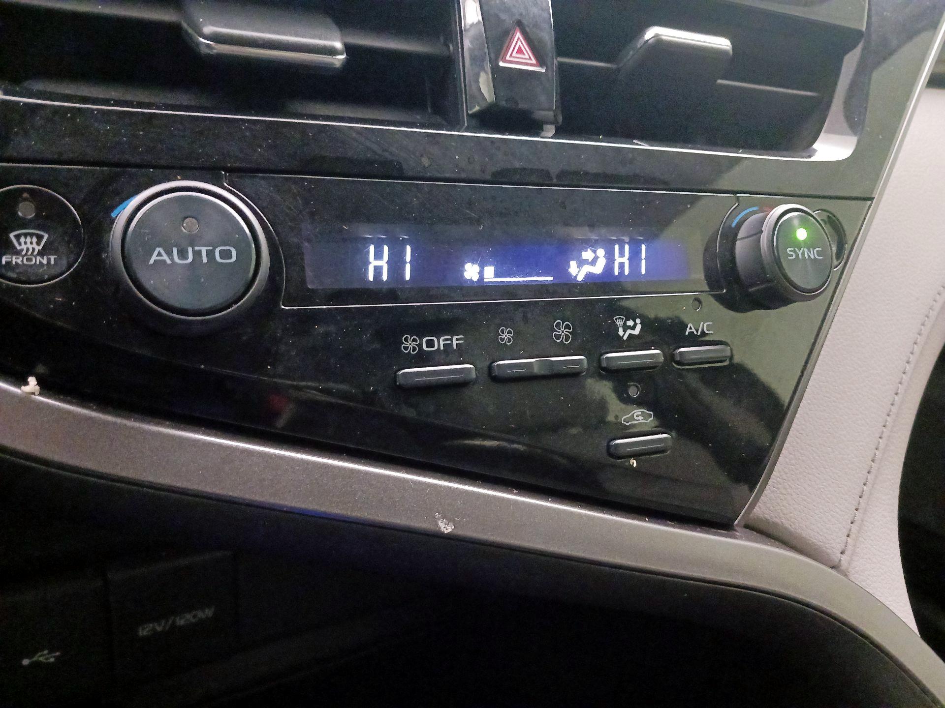 Thumbnail: 2022 Toyota Camry - 16