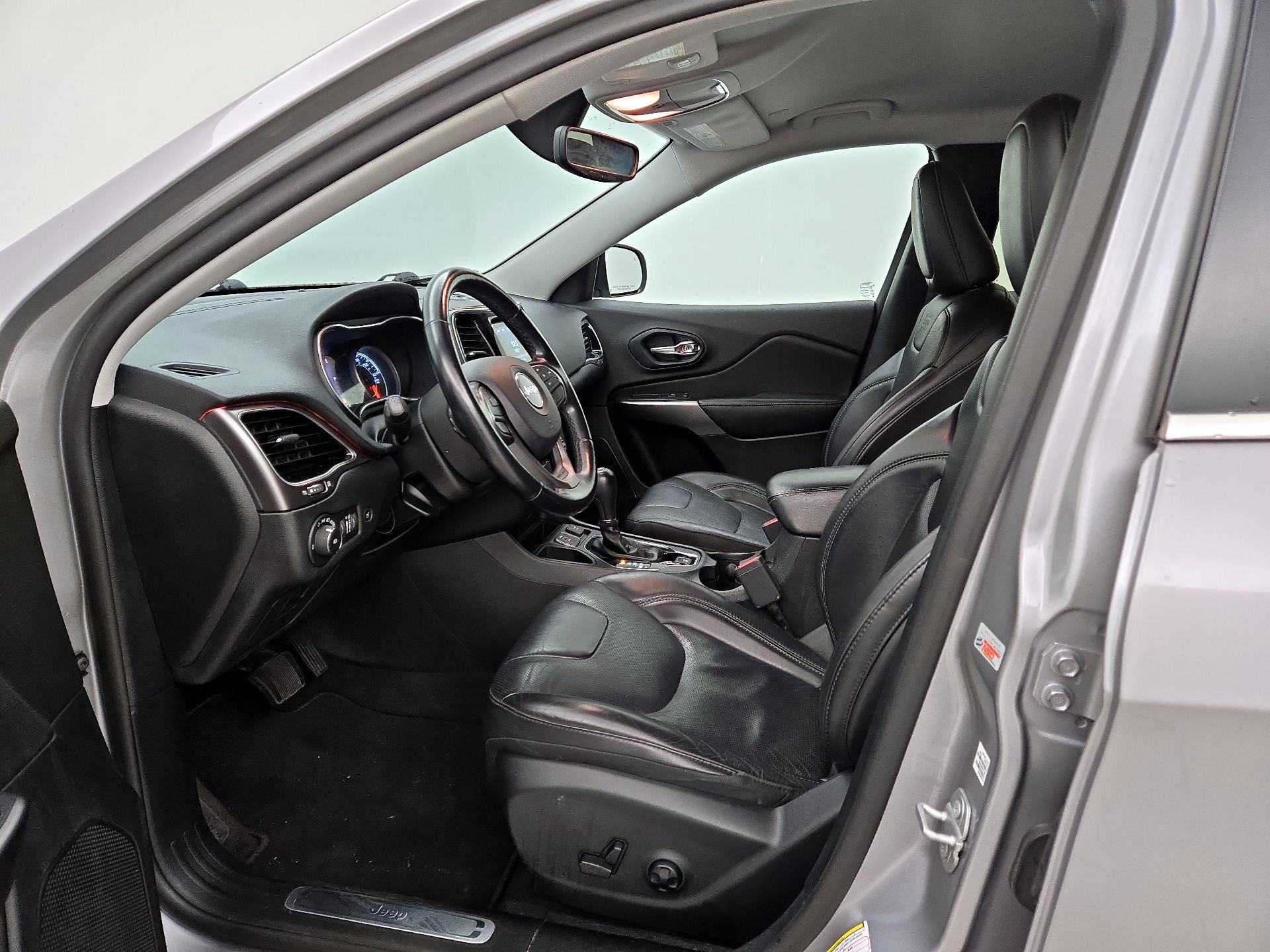 Thumbnail: 2020 Jeep Cherokee - 11