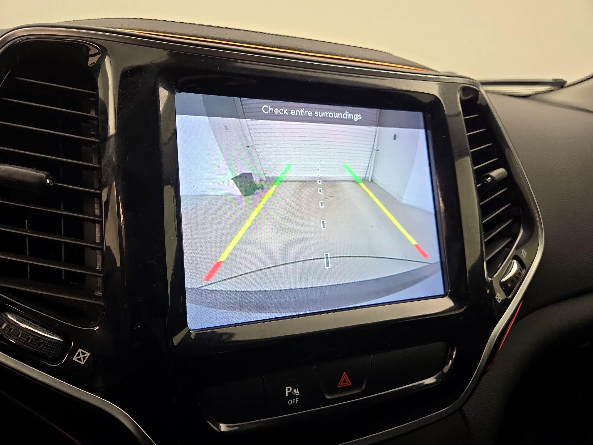 Thumbnail: 2020 Jeep Cherokee - 14