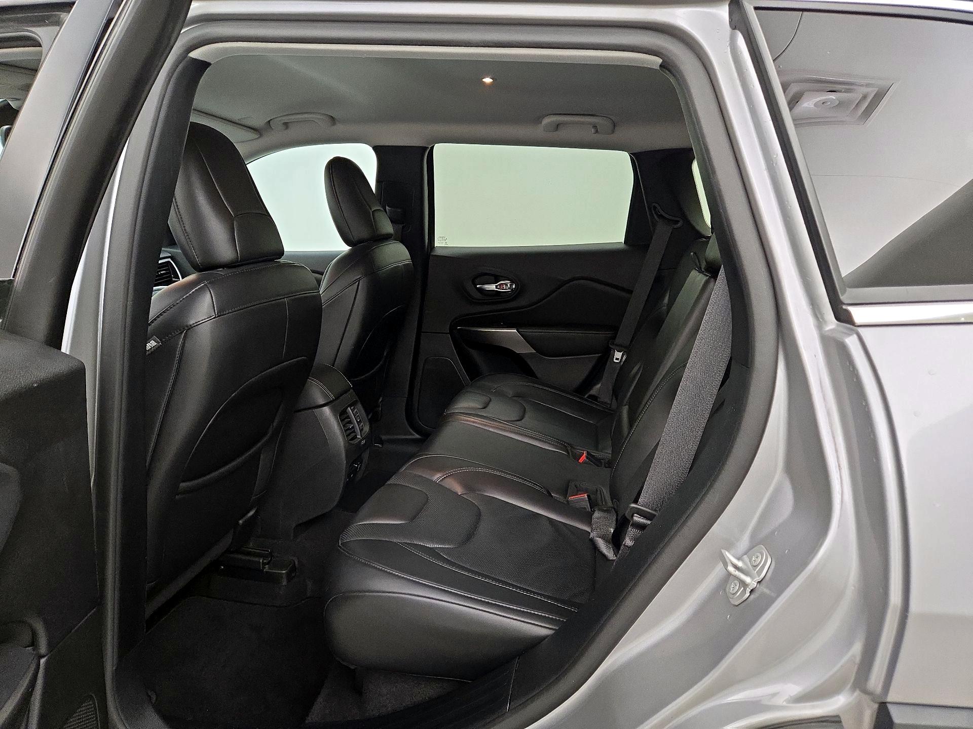 Thumbnail: 2020 Jeep Cherokee - 19